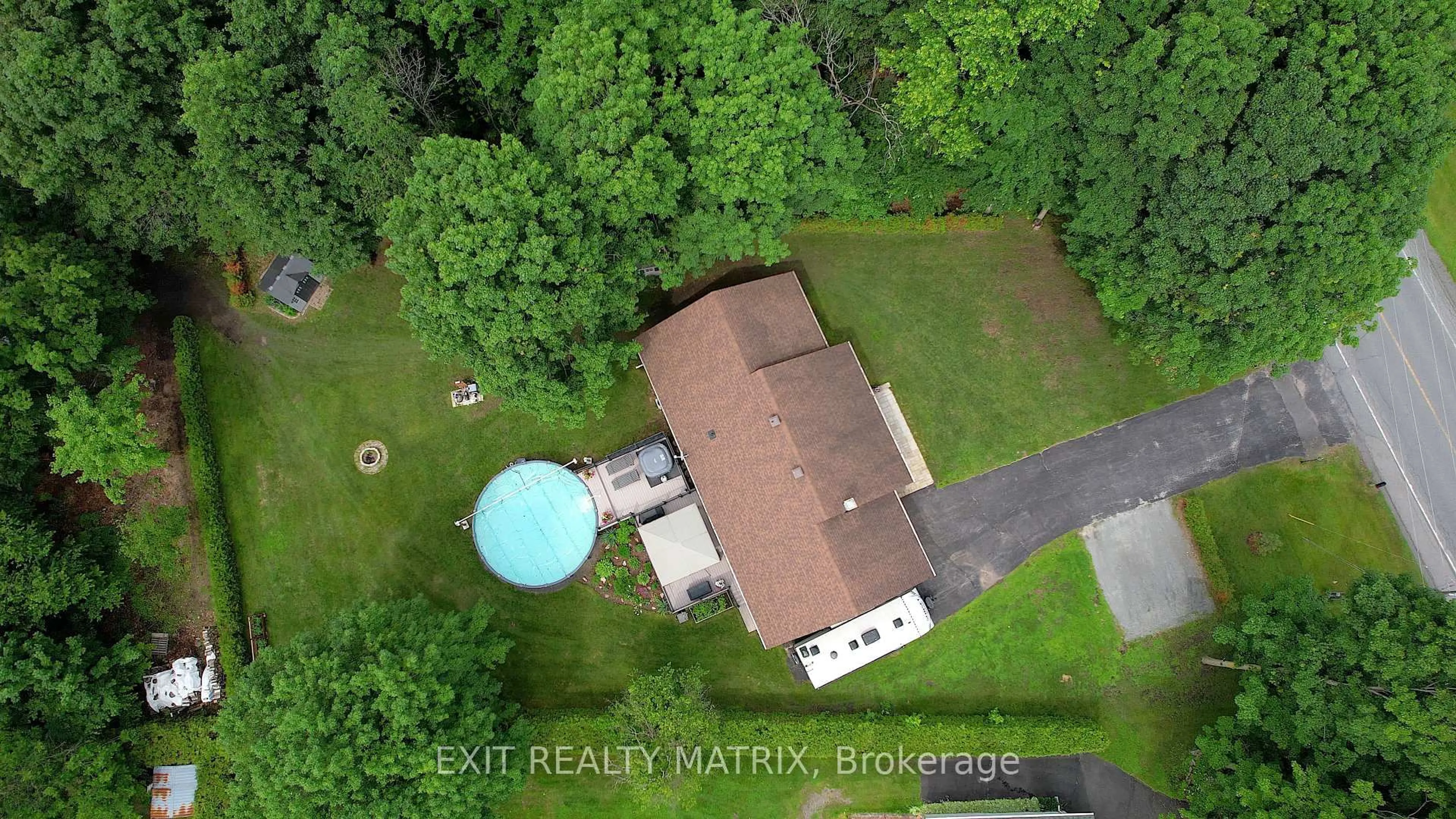 A pic from outside/outdoor area/front of a property/back of a property/a pic from drone, water/lake/river/ocean view for 2866 Front Rd, East Hawkesbury Ontario K6A 2R2