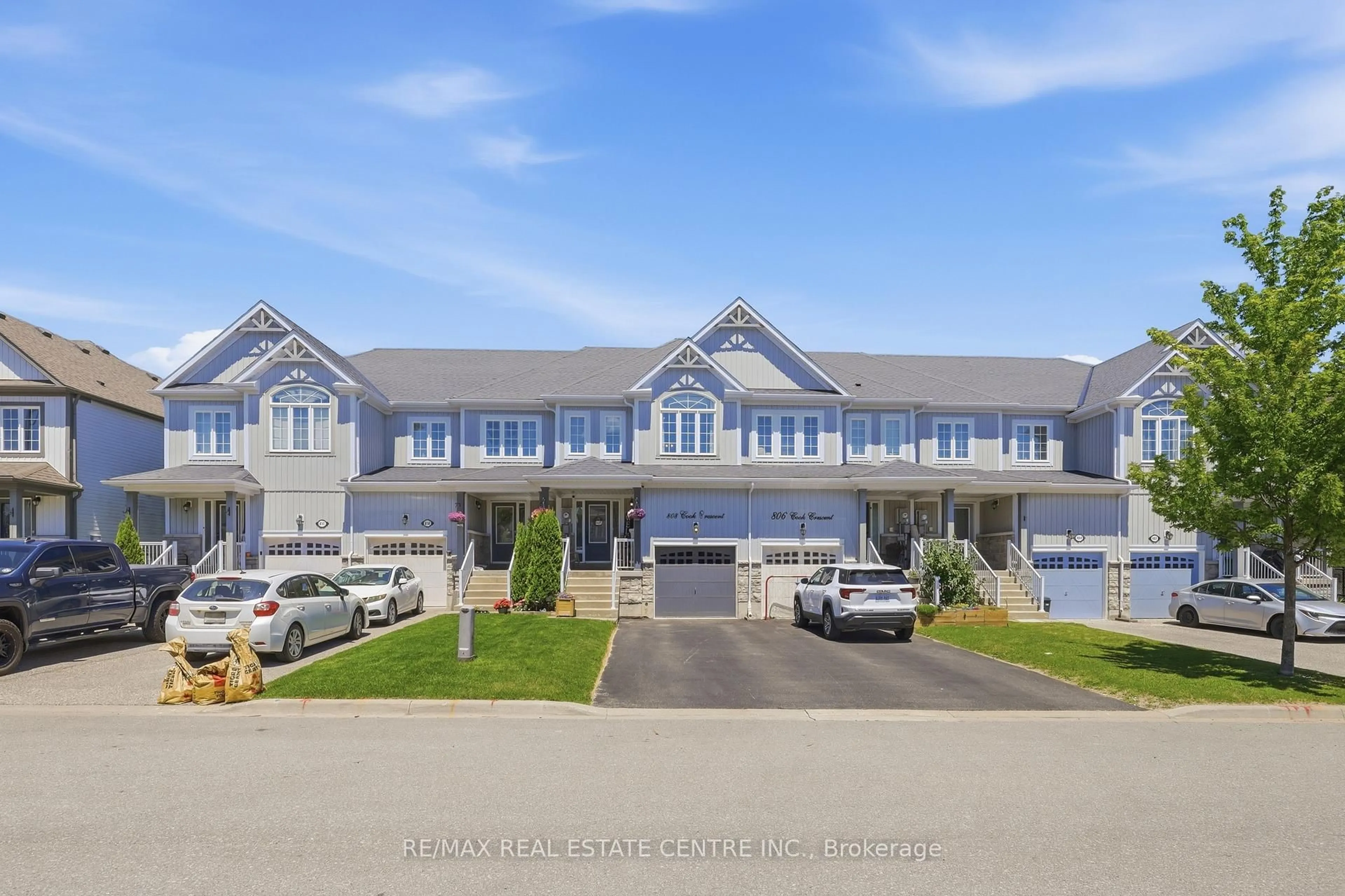A pic from outside/outdoor area/front of a property/back of a property/a pic from drone, unknown for 808 Cook Cres, Shelburne Ontario L9V 3V3