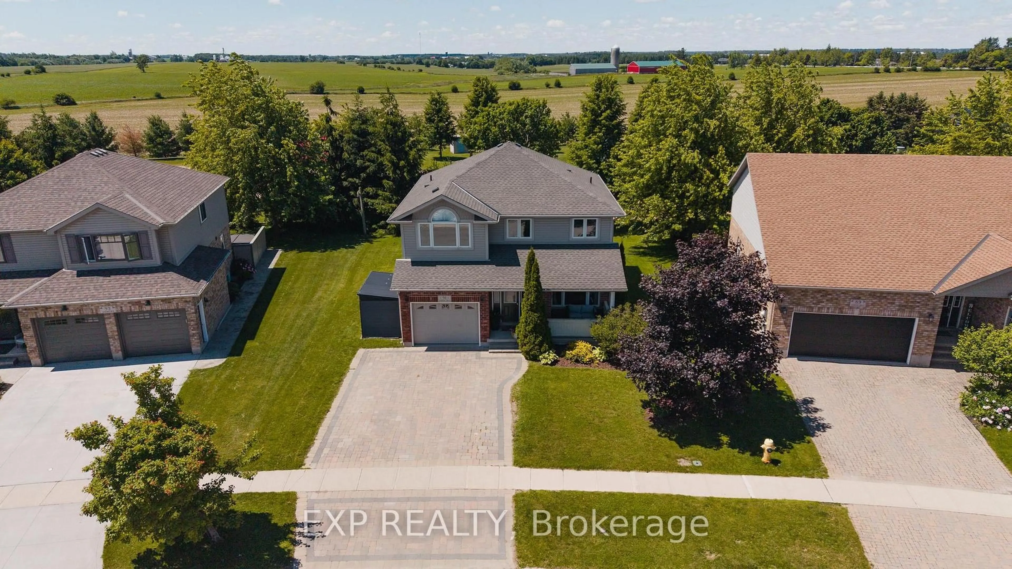 A pic from outside/outdoor area/front of a property/back of a property/a pic from drone, street for 91 Andrews Dr, Mapleton Ontario N0G 1P0