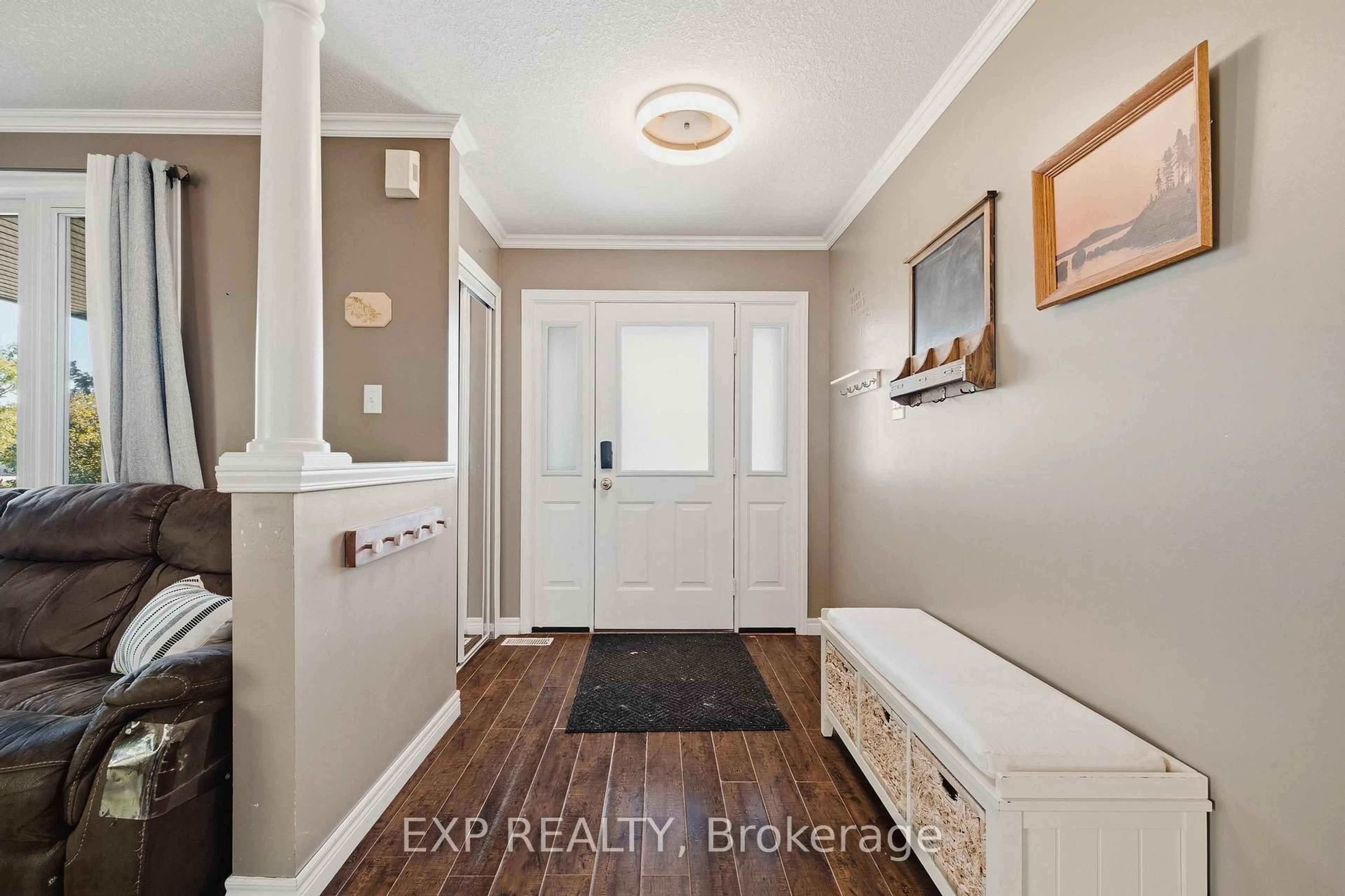 Indoor entryway for 91 Andrews Dr, Mapleton Ontario N0G 1P0