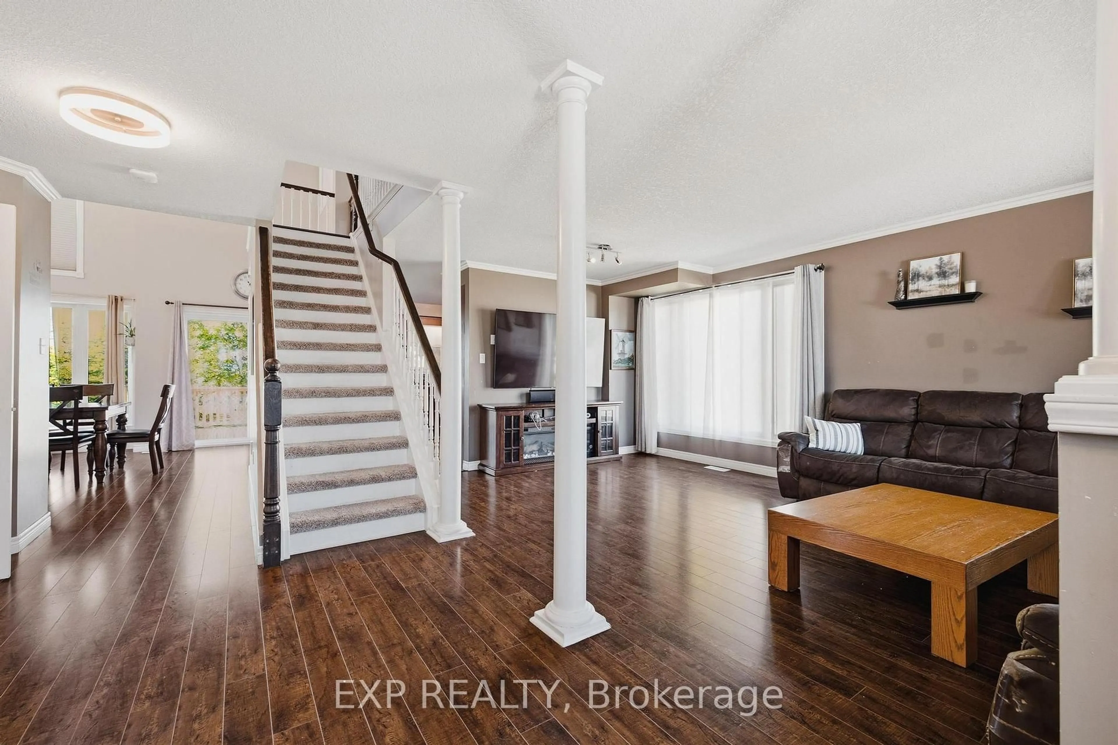 Indoor entryway for 91 Andrews Dr, Mapleton Ontario N0G 1P0