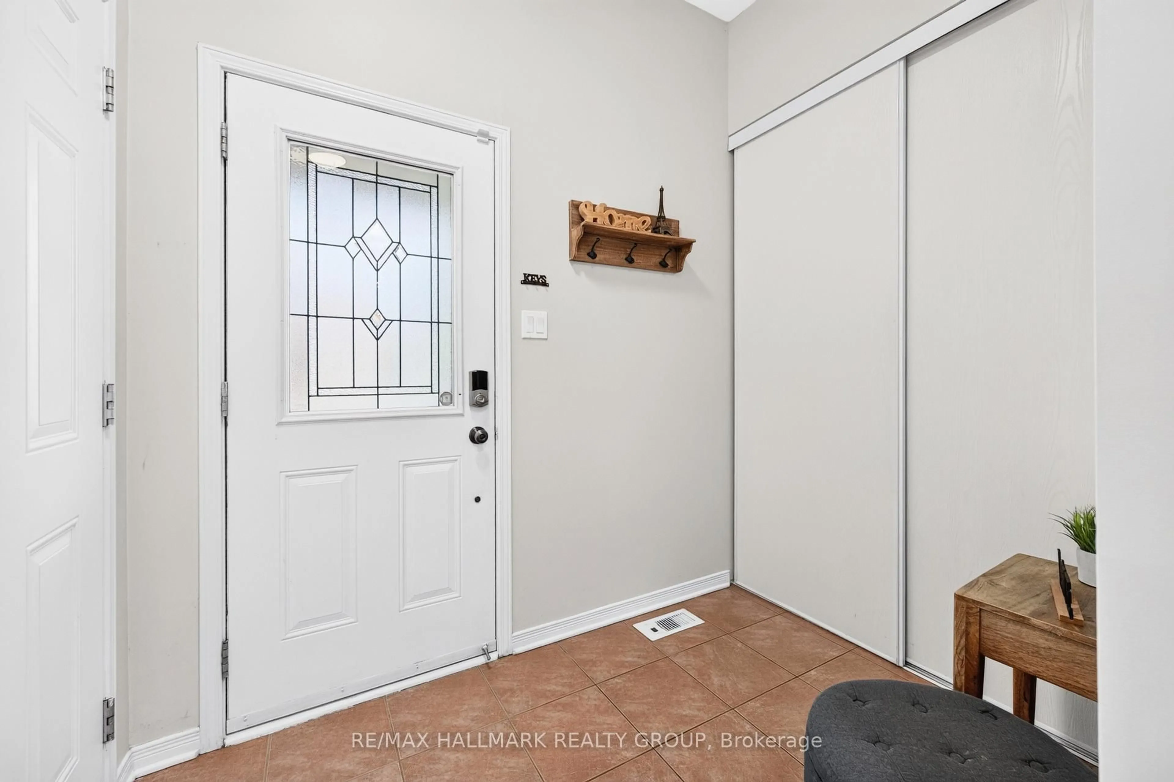 Indoor entryway for 151 Branthaven St, Orleans Ontario K4A 0A1