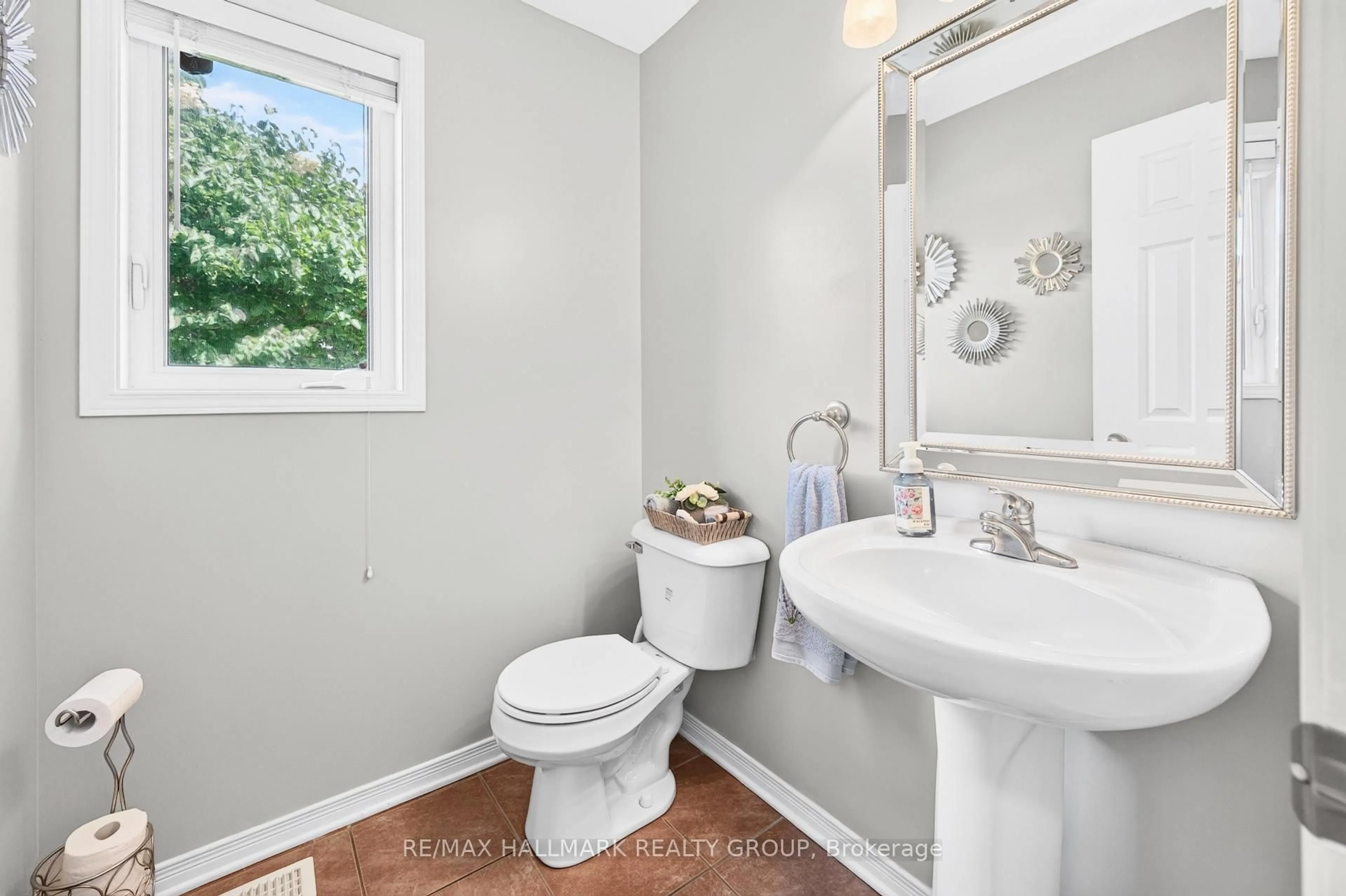 Standard bathroom, ceramic/tile floor for 151 Branthaven St, Orleans Ontario K4A 0A1