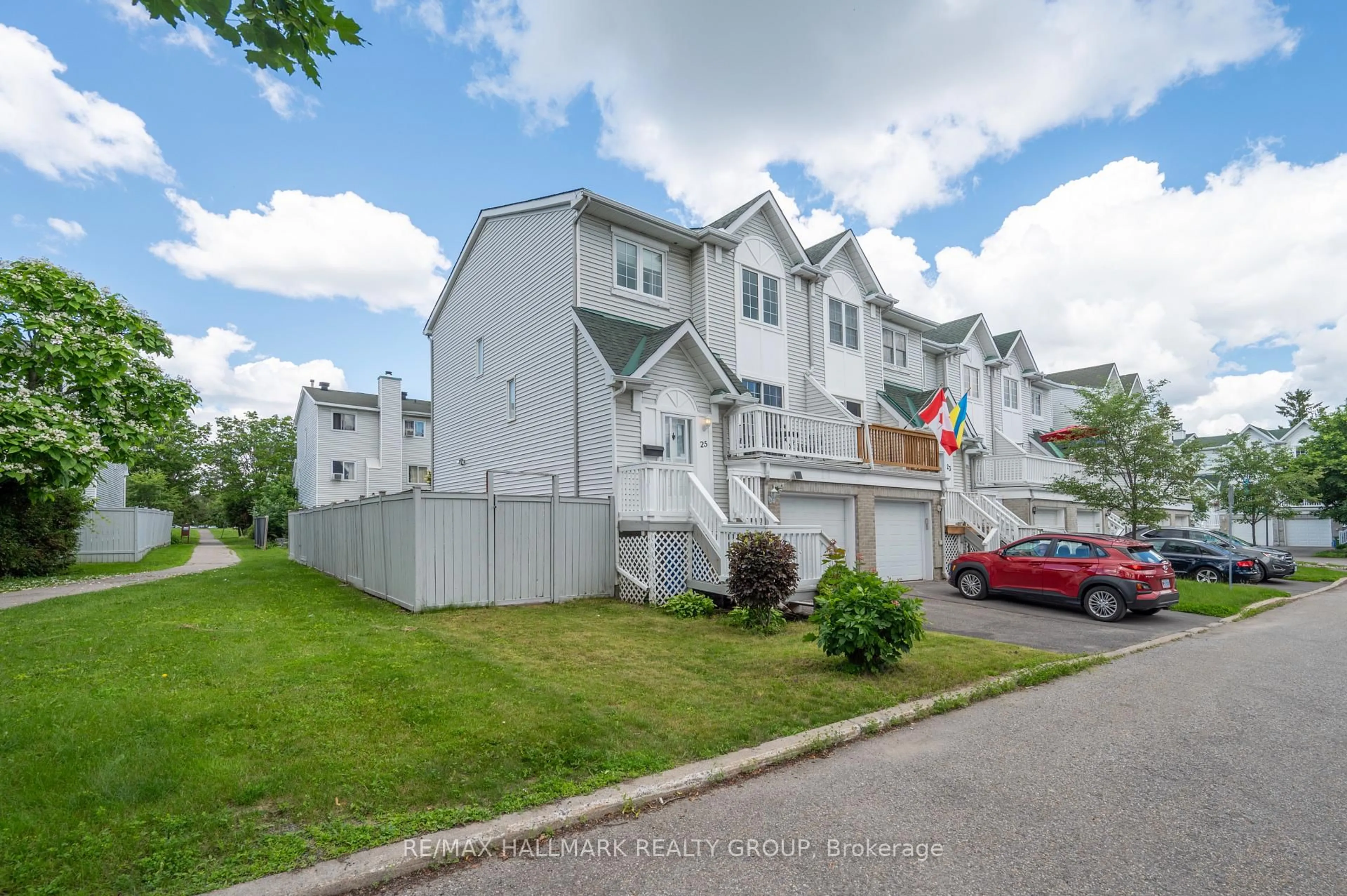 A pic from outside/outdoor area/front of a property/back of a property/a pic from drone, street for 25 Castlegreen Private #36, Ottawa Ontario K1T 3N4