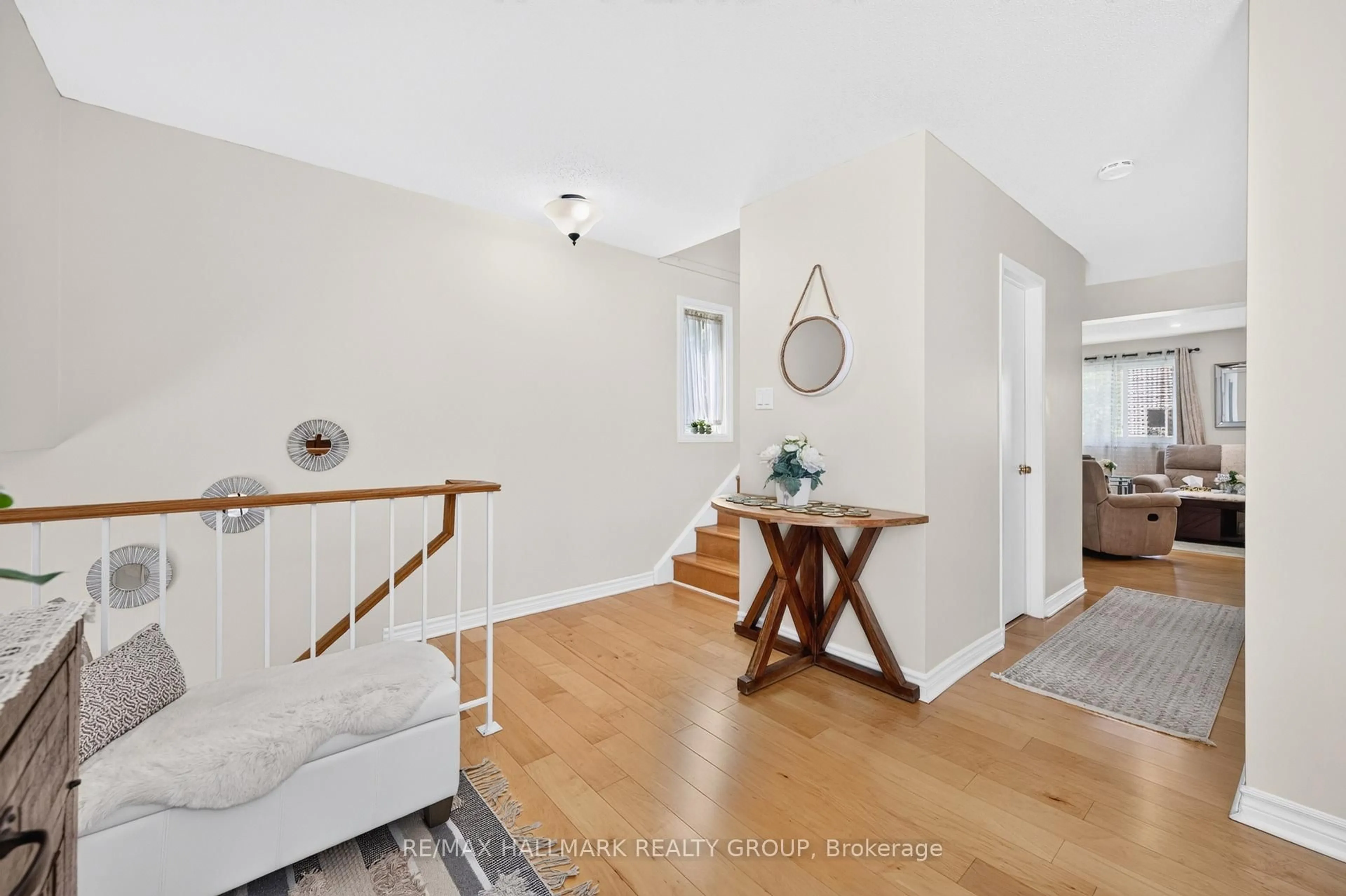 Indoor entryway for 25 Castlegreen Private #36, Ottawa Ontario K1T 3N4