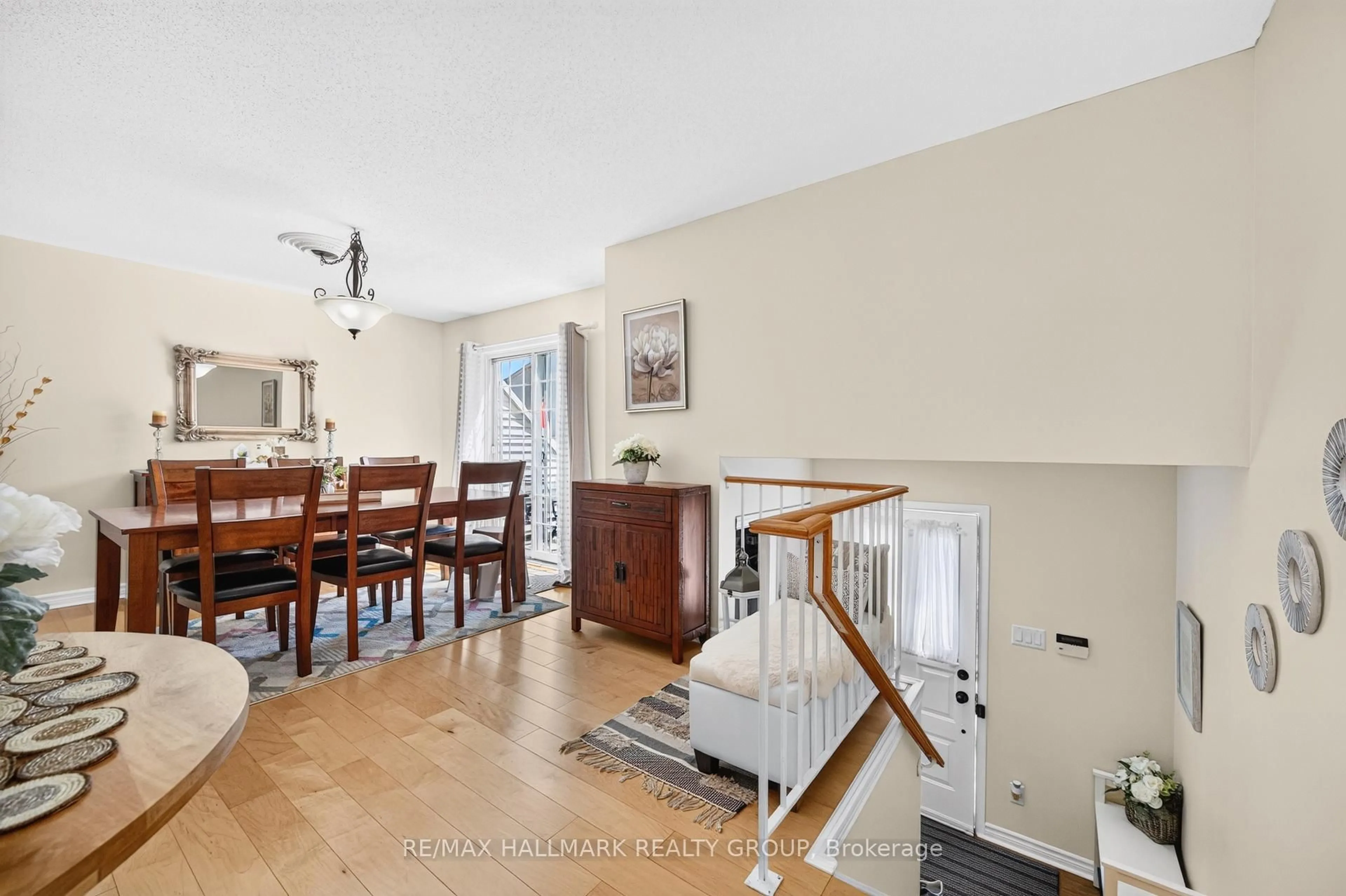 Dining room, floor is not visible for 25 Castlegreen Private #36, Ottawa Ontario K1T 3N4