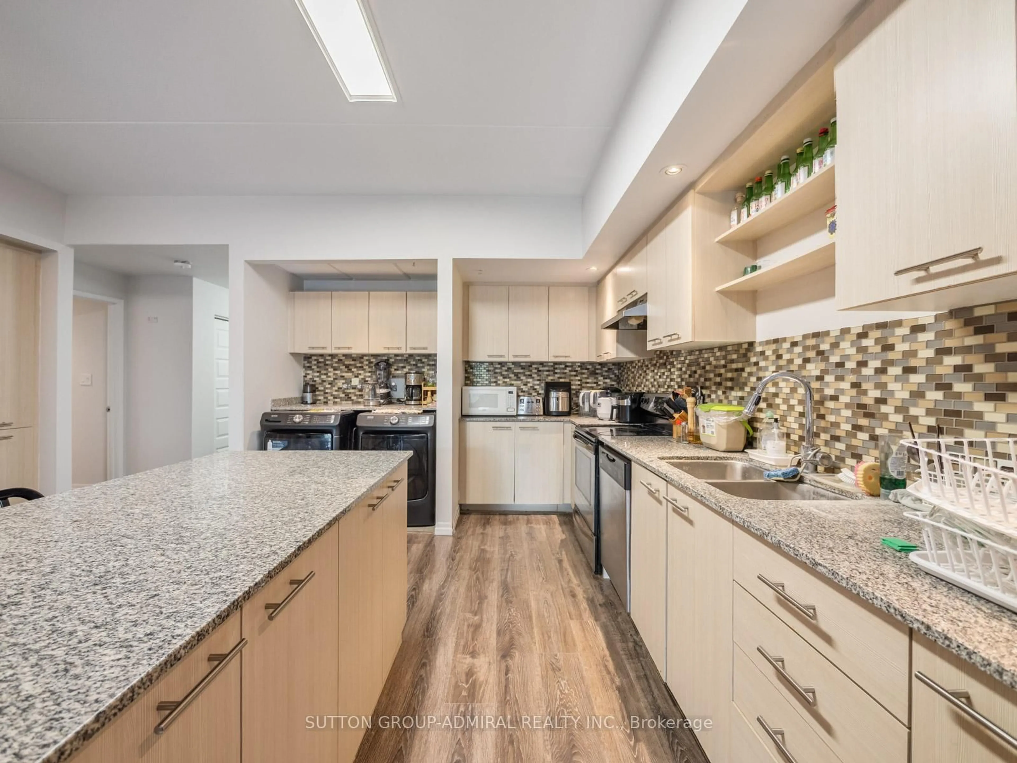 Unknown for 8 Hickory St #203, Waterloo Ontario N2L 3H6