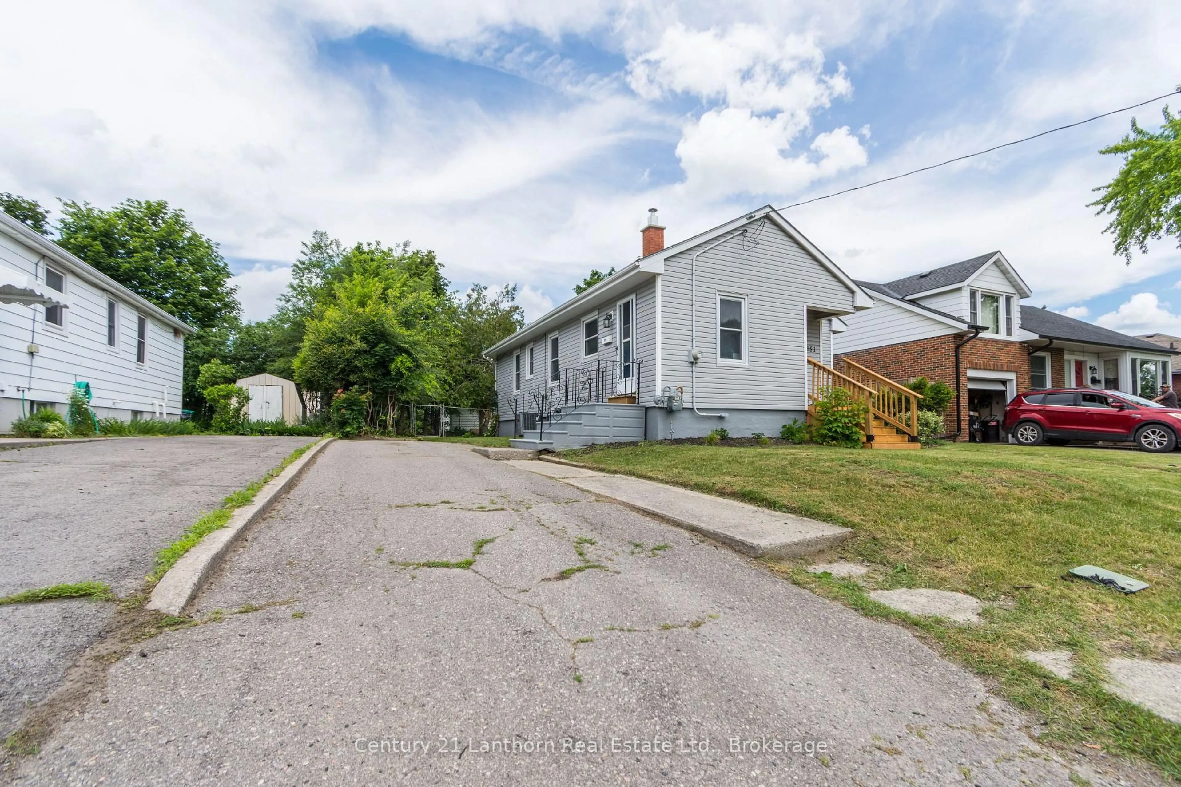 A pic from outside/outdoor area/front of a property/back of a property/a pic from drone, street for 151 Hastings Dr, Belleville Ontario K8N 1J7