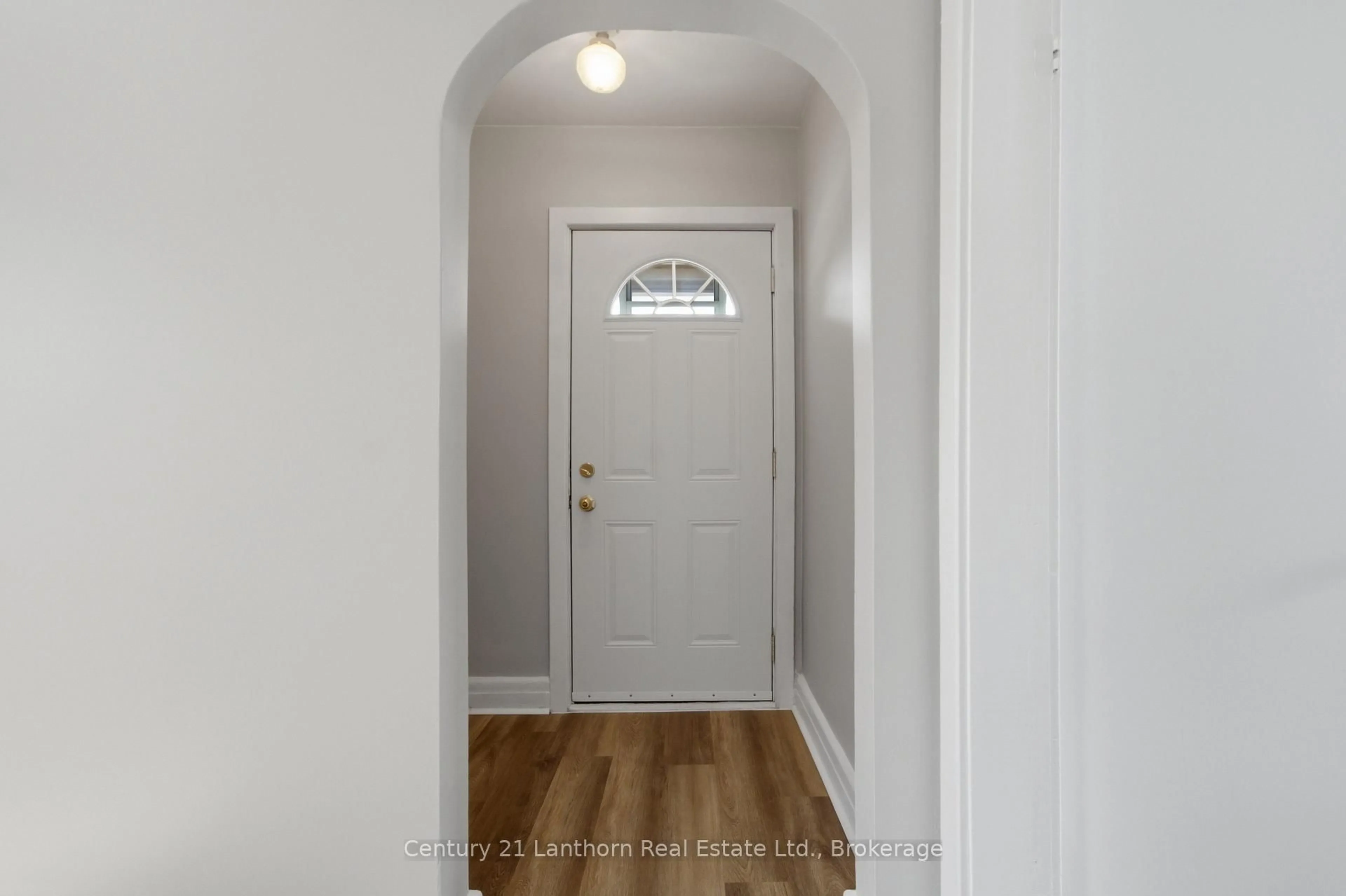 Indoor entryway for 151 Hastings Dr, Belleville Ontario K8N 1J7