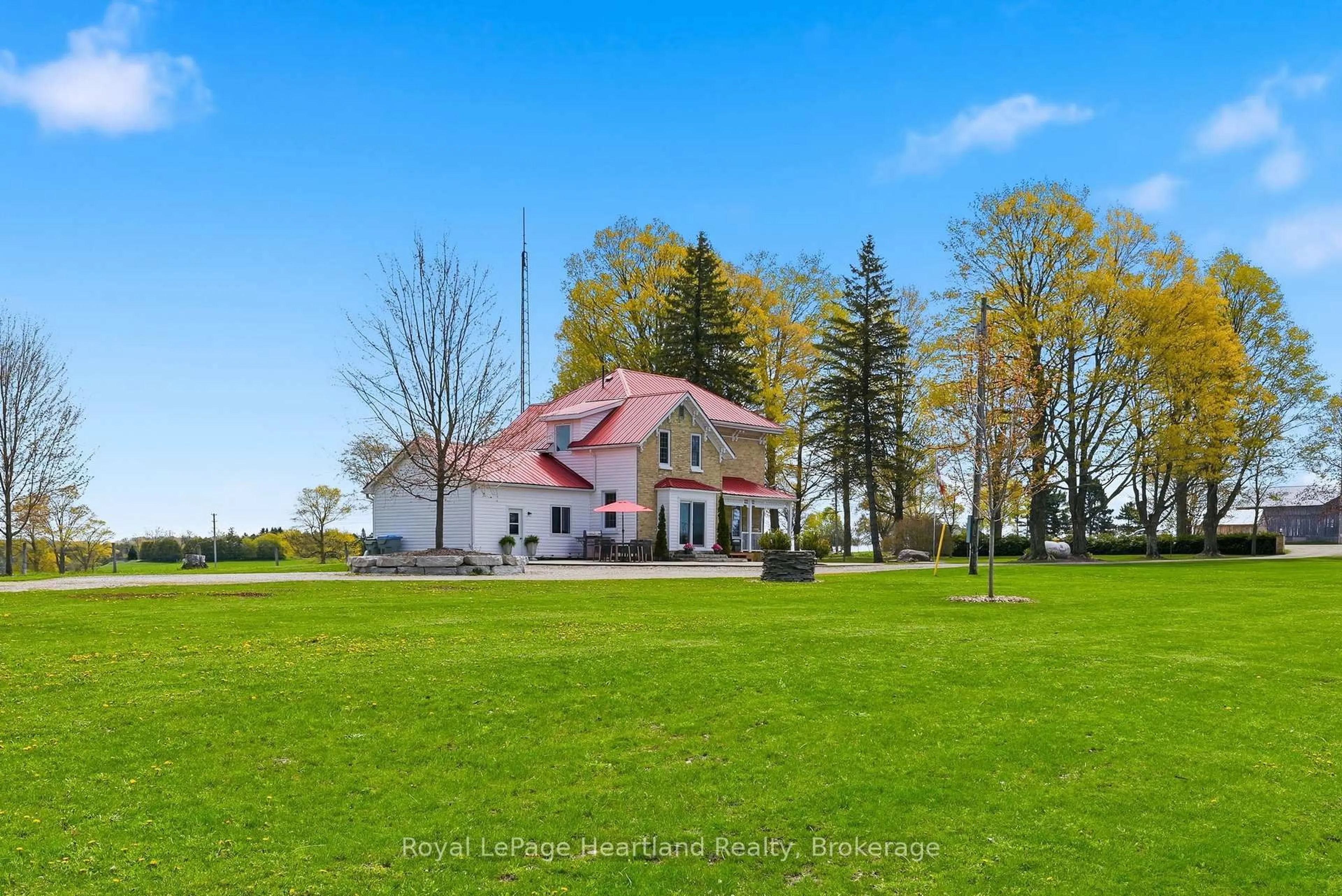 A pic from outside/outdoor area/front of a property/back of a property/a pic from drone, building for 42148 Salem Rd, Morris Turnberry Ontario N0G 2W0