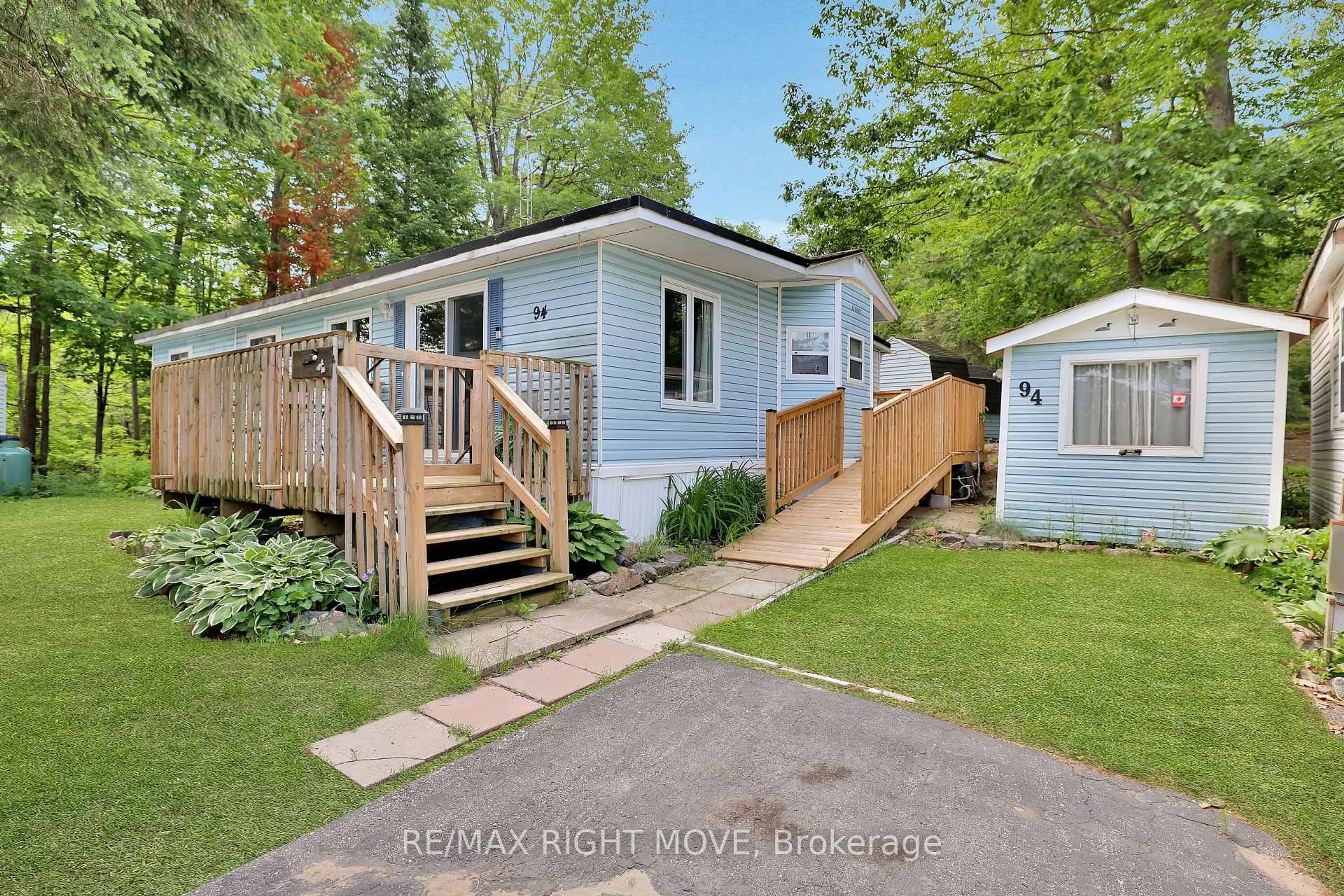 A pic from outside/outdoor area/front of a property/back of a property/a pic from drone, street for 1007 Racoon Rd #94, Gravenhurst Ontario P1P 0C5