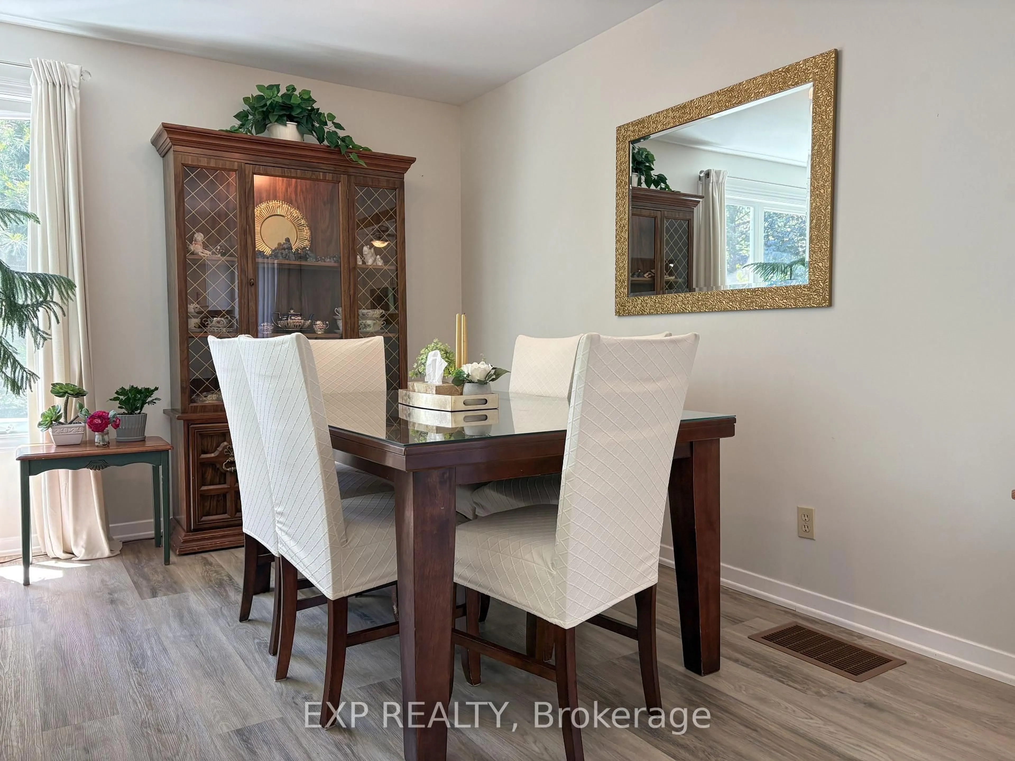 Dining room, wood/laminate floor for 500 Maloney Rd, Renfrew Ontario K7V 3Z8