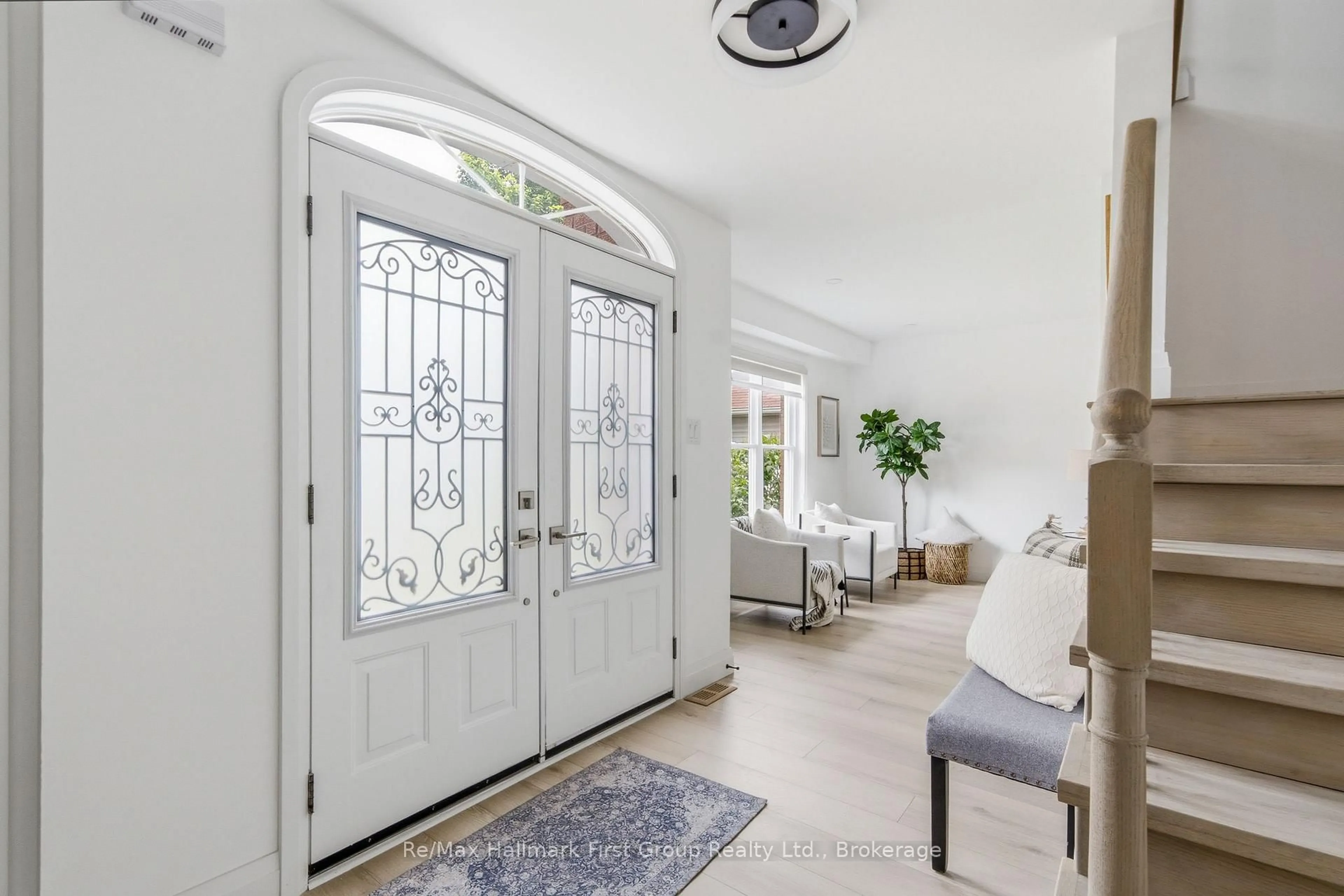 Indoor entryway for 723 Carlisle St, Cobourg Ontario K9A 5E6
