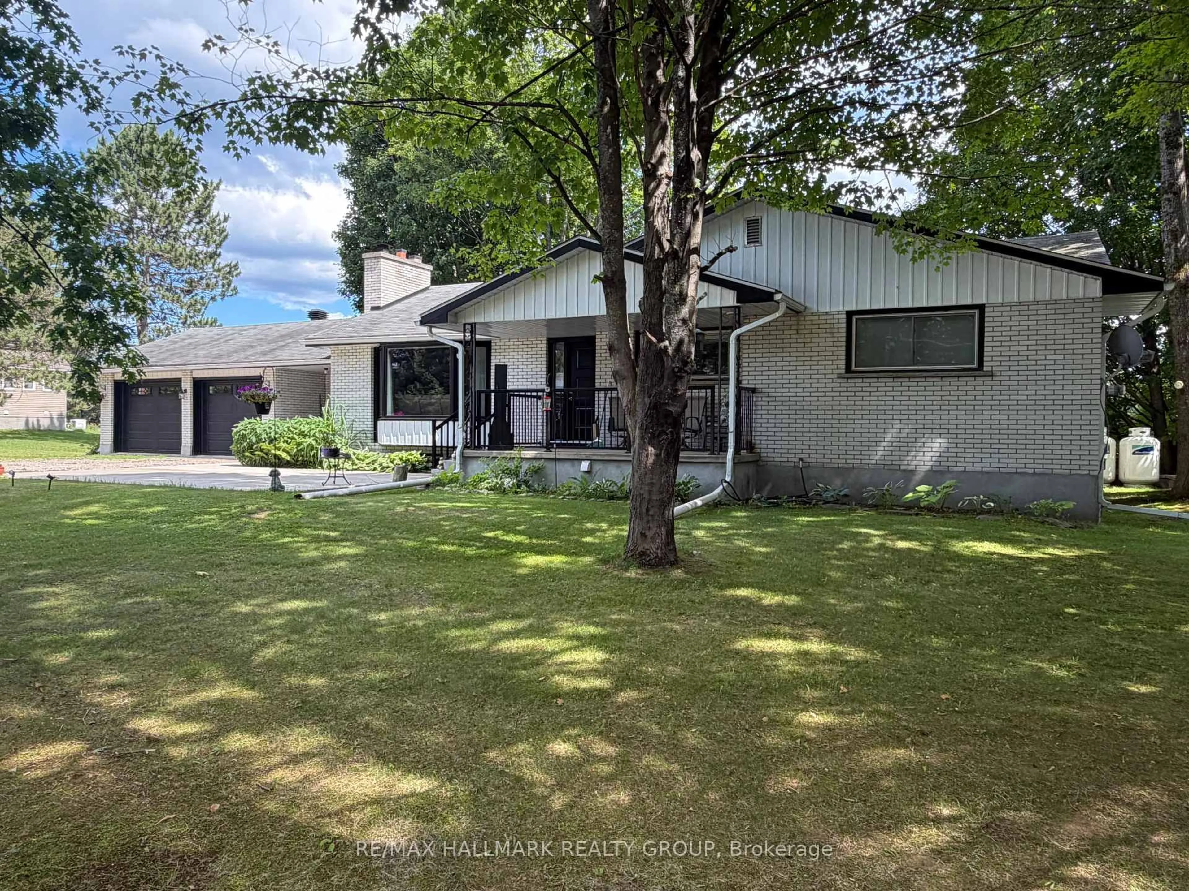 A pic from outside/outdoor area/front of a property/back of a property/a pic from drone, unknown for 9950 Round Lake Rd, Pembroke Ontario K8A 0K5