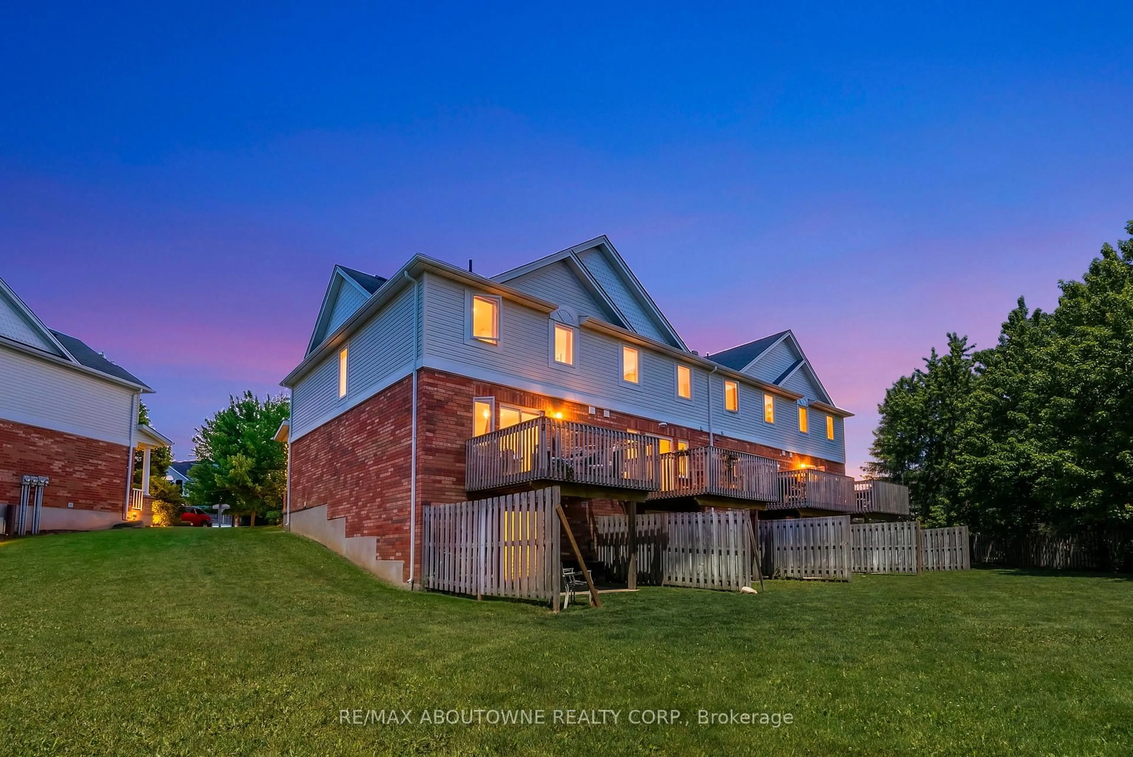A pic from outside/outdoor area/front of a property/back of a property/a pic from drone, unknown for 151 Clairfields Dr #15, Guelph Ontario N1L 1P5