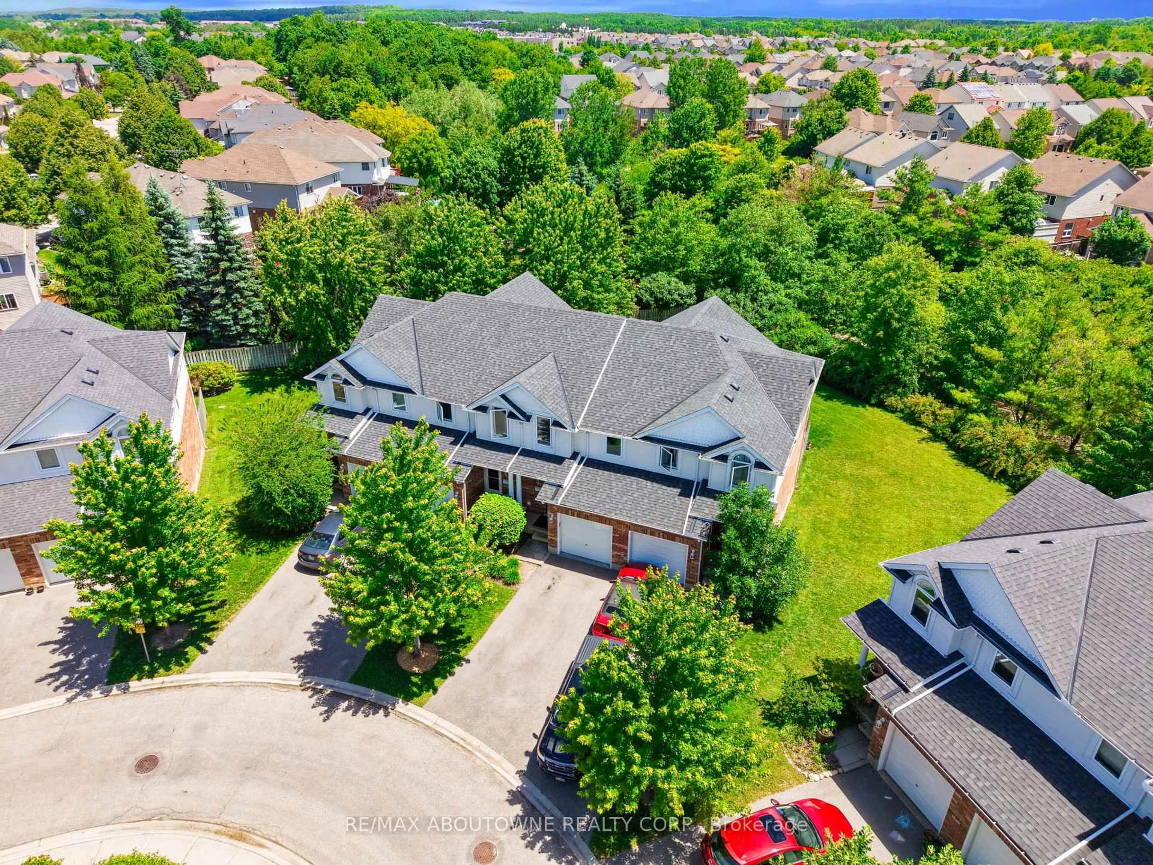 A pic from outside/outdoor area/front of a property/back of a property/a pic from drone, unknown for 151 Clairfields Dr #15, Guelph Ontario N1L 1P5
