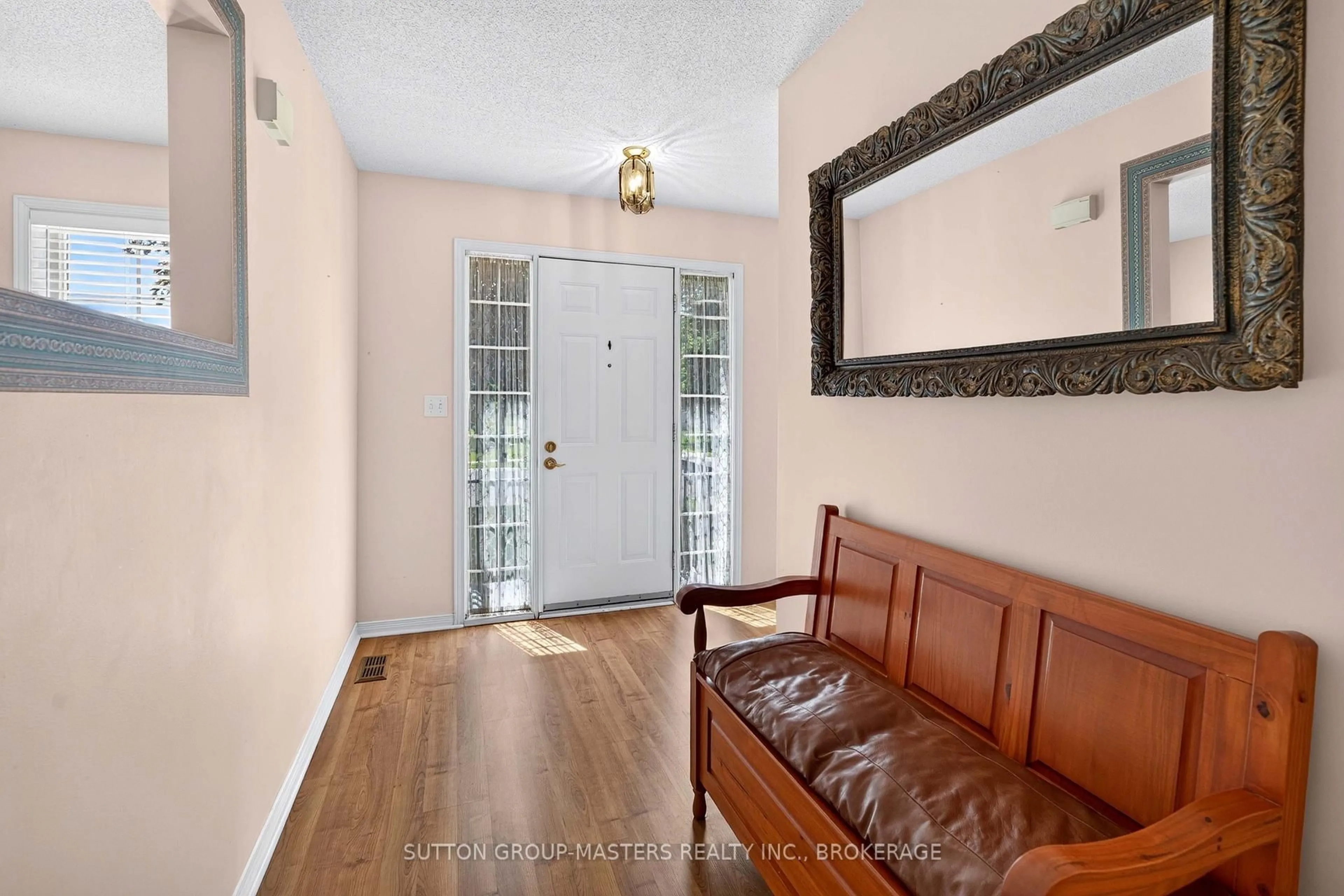 Indoor entryway for 38 Abbey Dawn Dr, Bath Ontario K0H 1G0