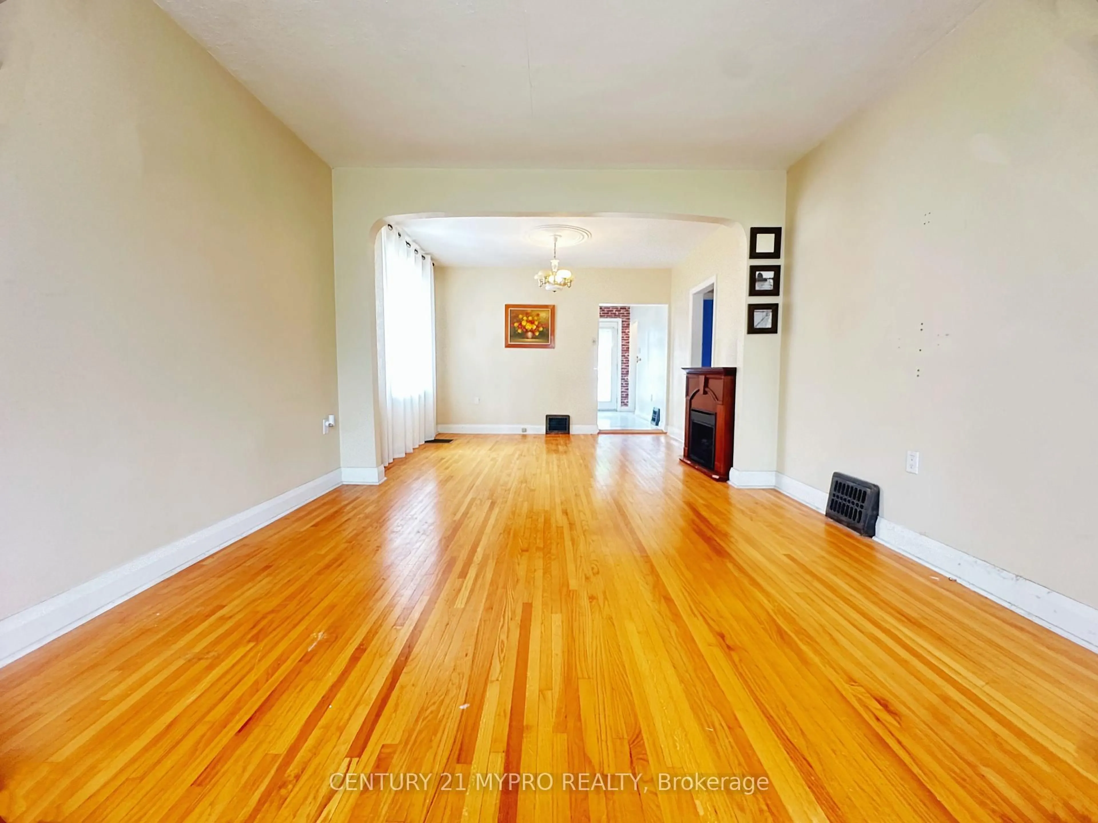A pic of a room for 170 Morrow St, Peterborough Ontario K9J 1X5