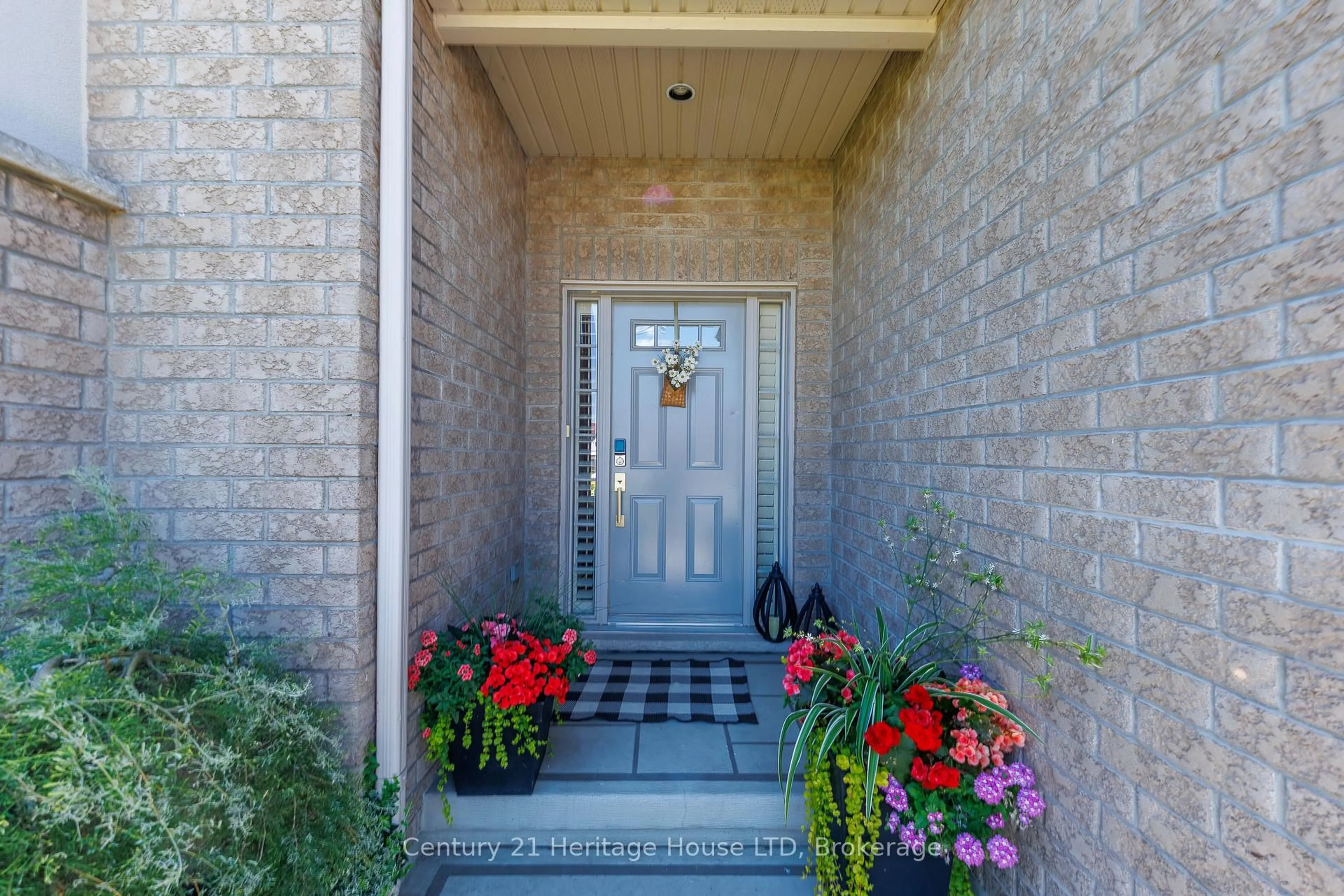 Indoor entryway for 741 Nancy Rd, Fort Erie Ontario L2A 6P8