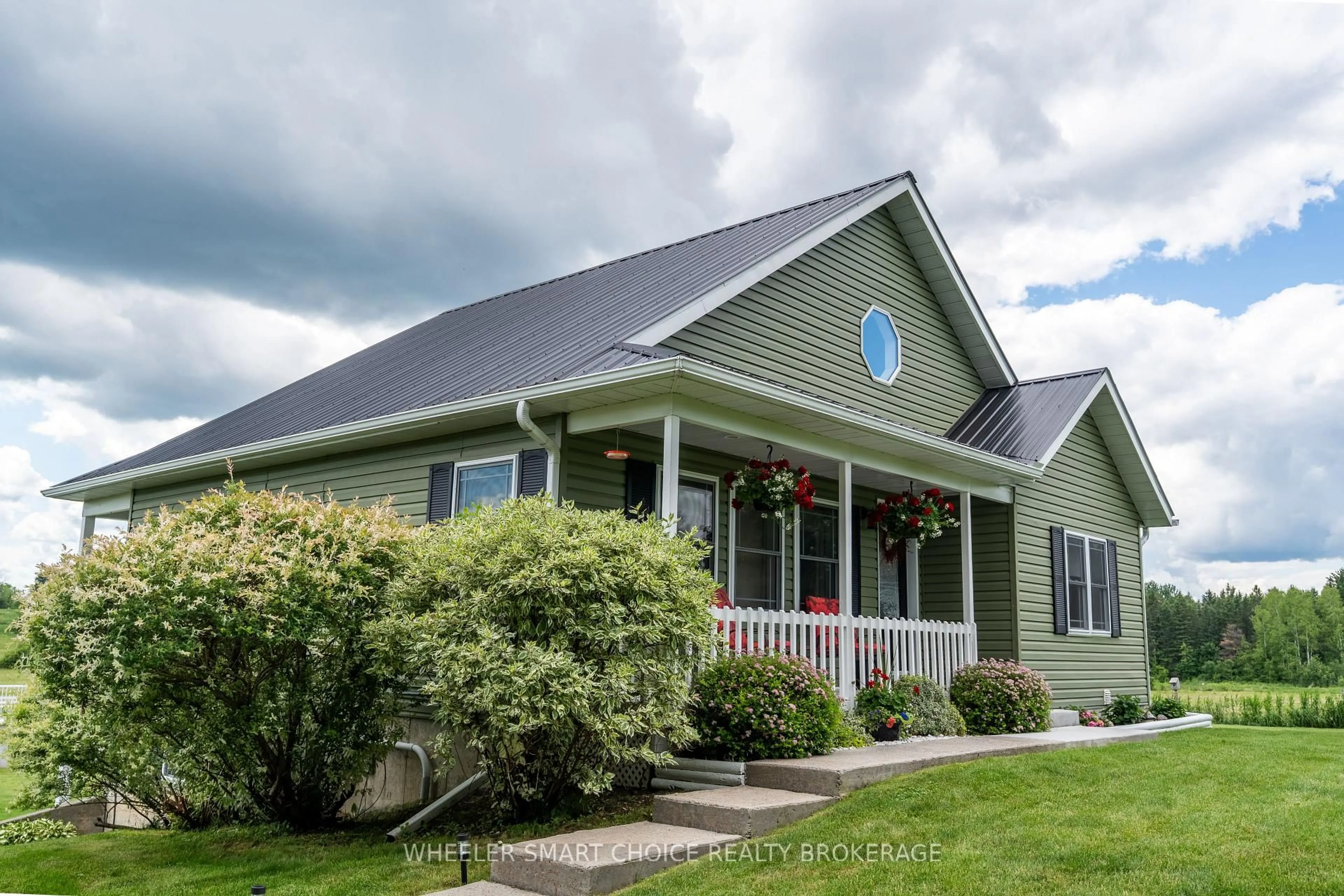 Home with vinyl exterior material, unknown for 6086 Cashion Rd, South Glengarry Ontario K0C 2J0