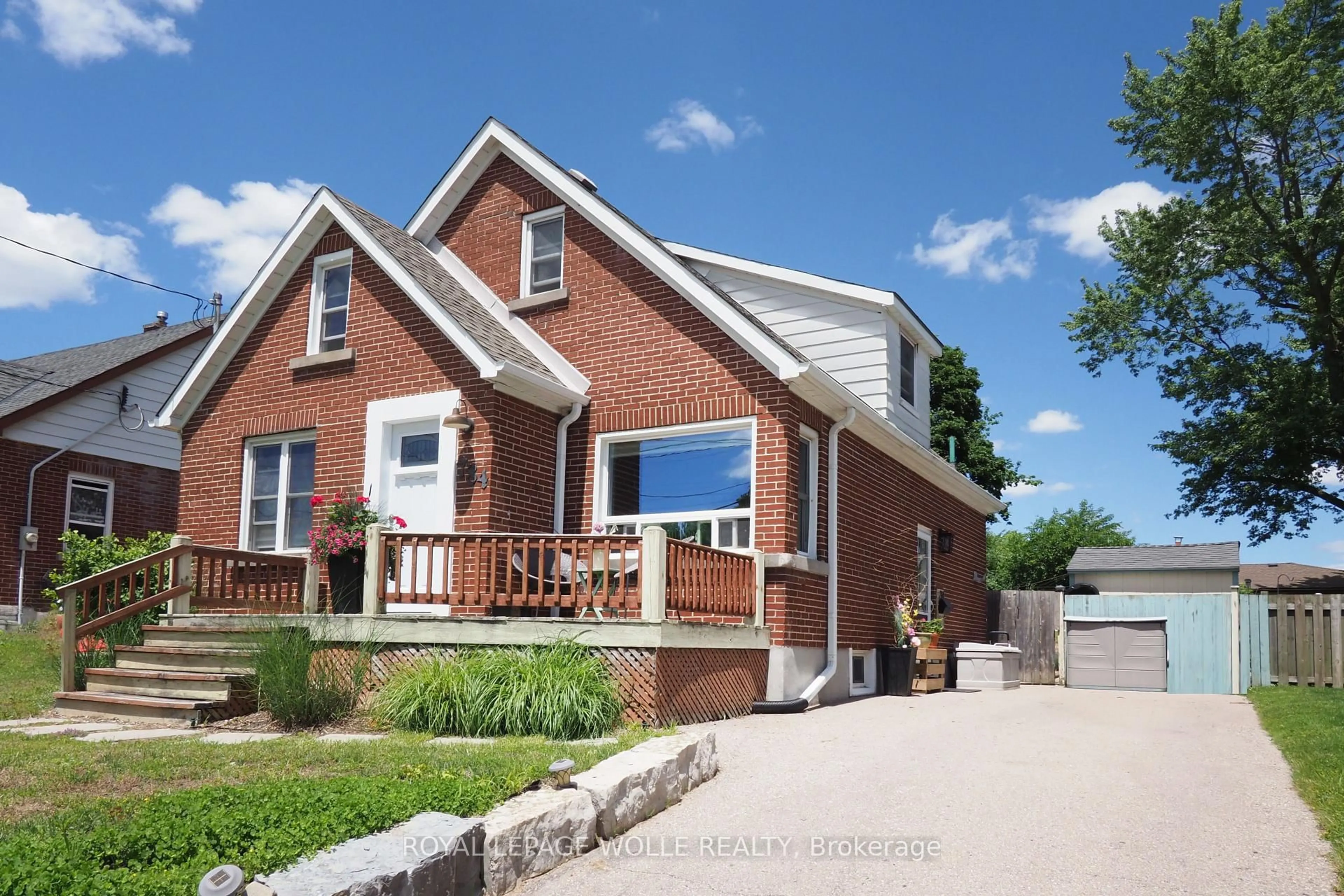 Home with brick exterior material, street for 784 Elizabeth St, Kitchener Ontario N2H 6H5