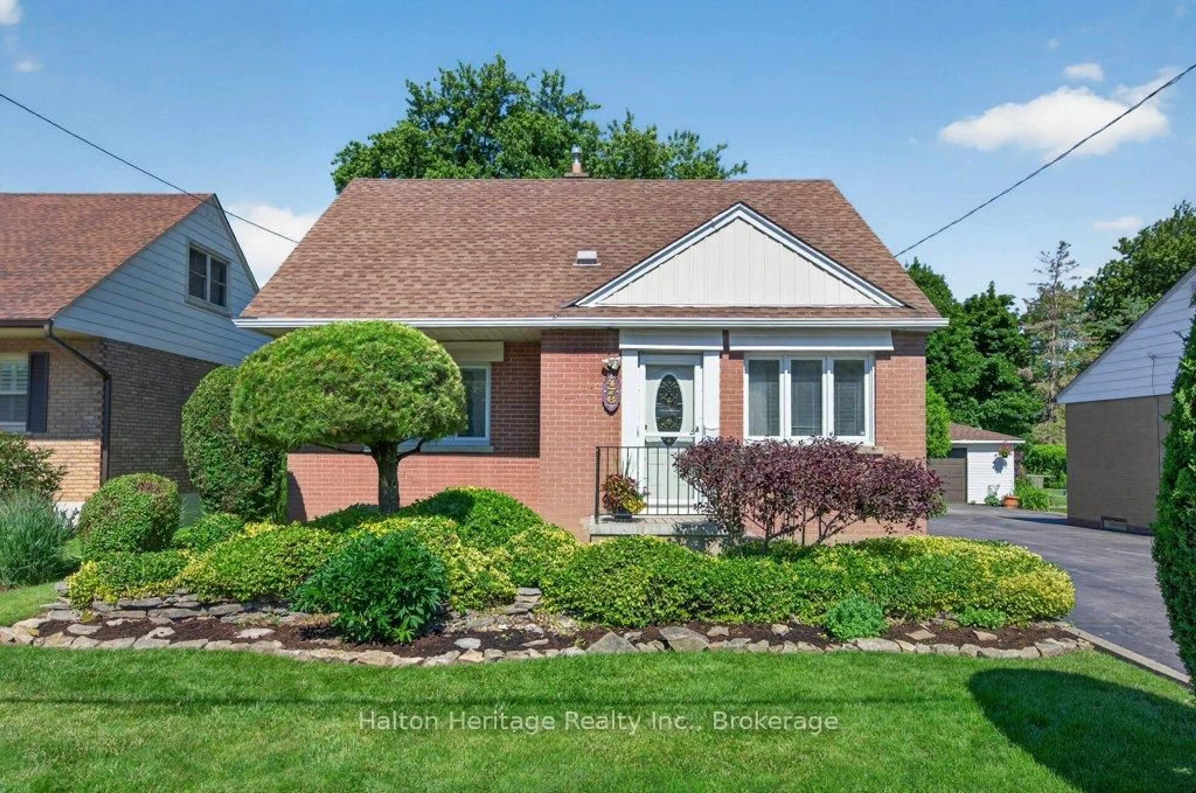 Home with brick exterior material, street for 476 East 37th St, Hamilton Ontario L8V 4B9