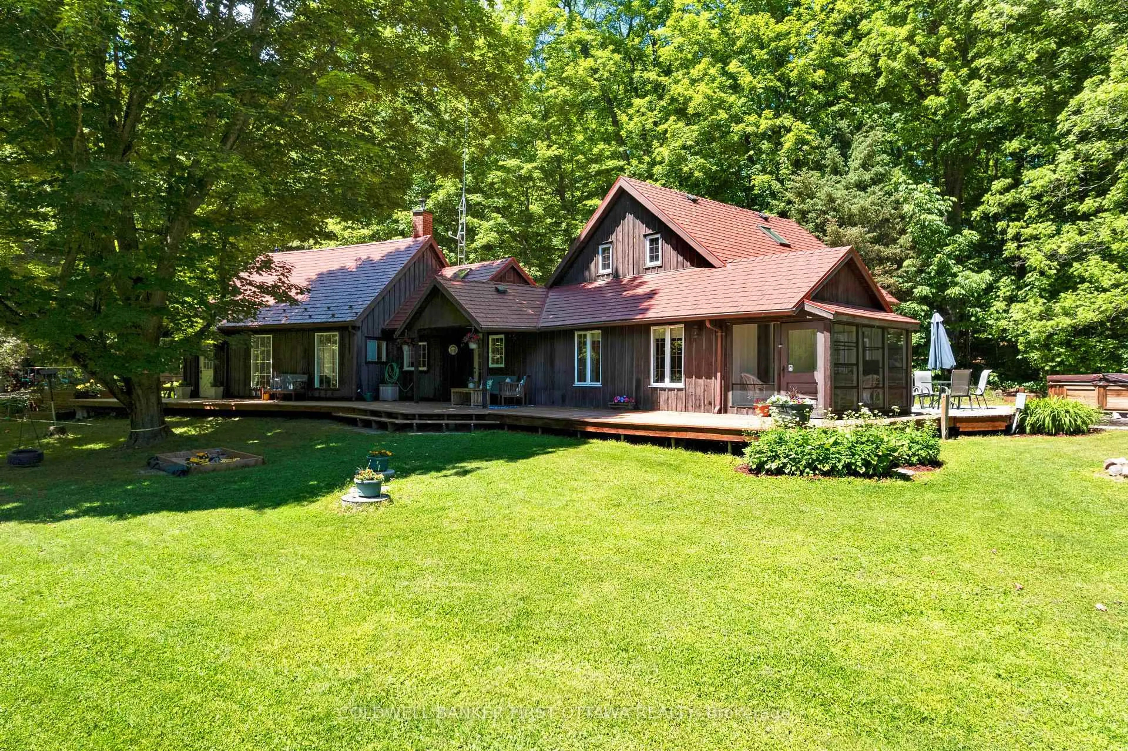 A pic from outside/outdoor area/front of a property/back of a property/a pic from drone, unknown for 1358 Rideau Ferry Rd, Perth Ontario K7H 3C7