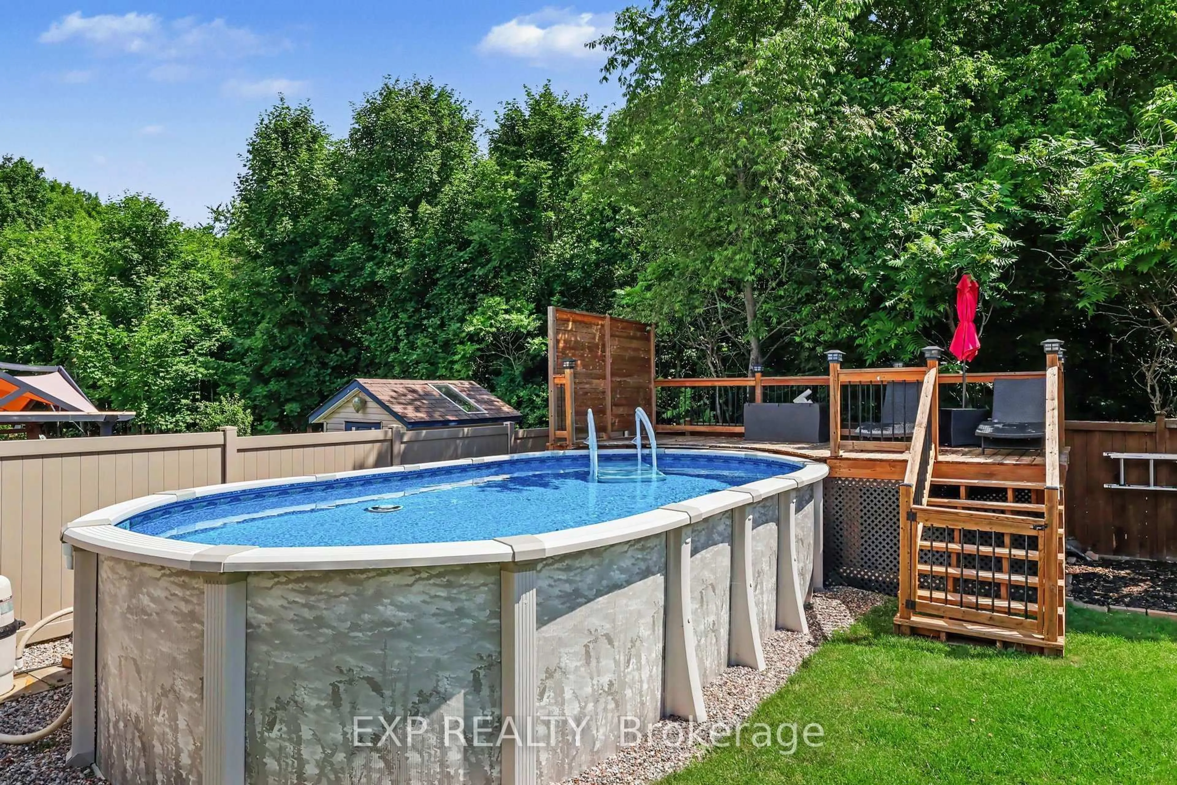 Pool for 212 Jasper Cres, Clarence-Rockland Ontario K4K 0A3