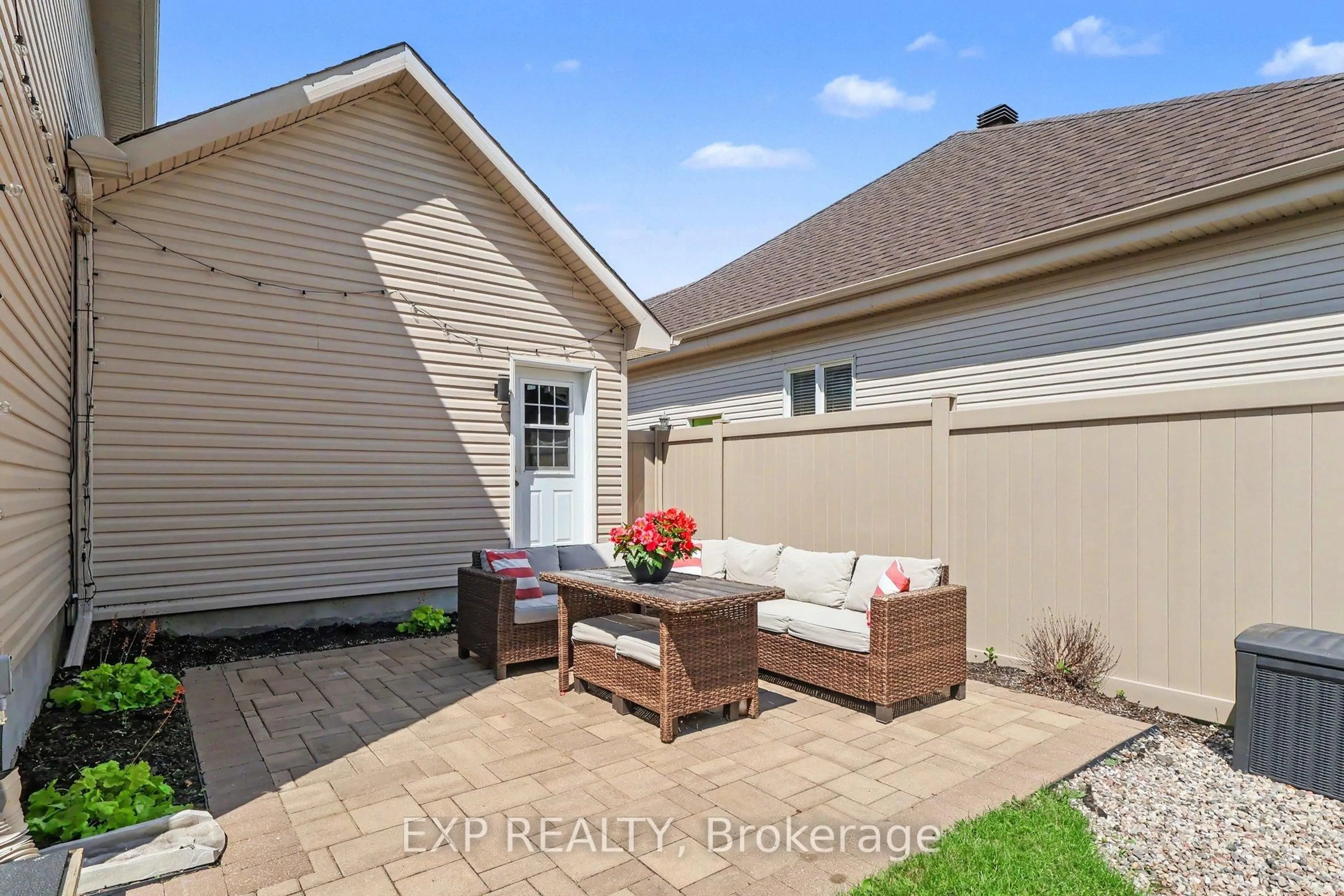 Patio, street for 212 Jasper Cres, Clarence-Rockland Ontario K4K 0A3