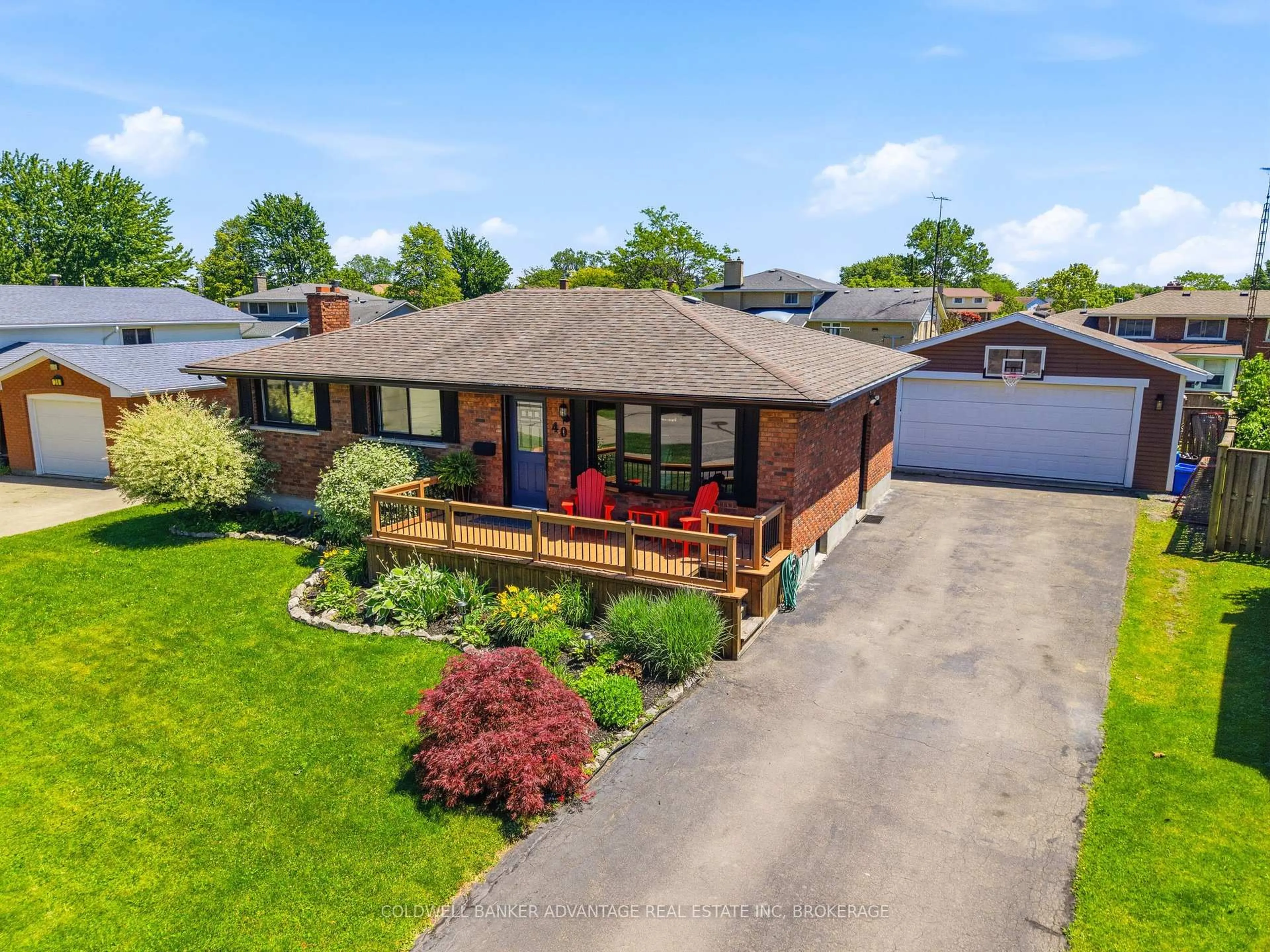 A pic from outside/outdoor area/front of a property/back of a property/a pic from drone, street for 40 Wellbrook Blvd, Welland Ontario L3C 5T4