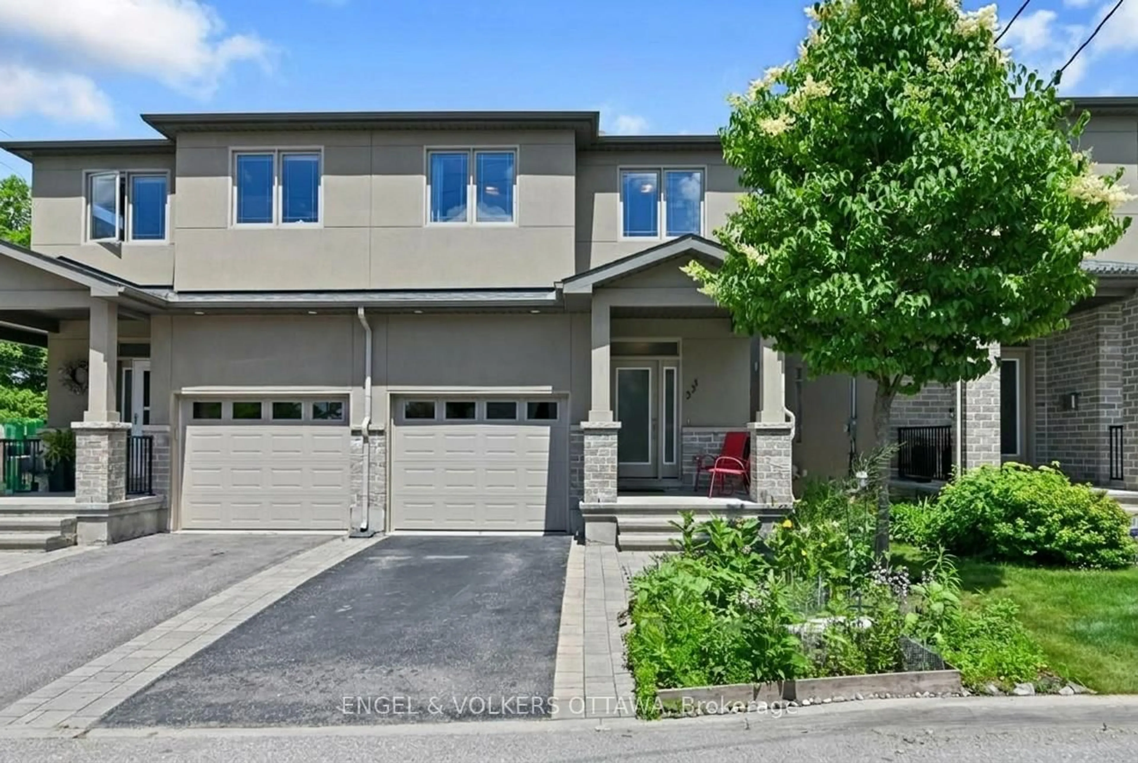 Home with brick exterior material, street for 331 Duncairn Ave, Ottawa Ontario K1Z 7H1