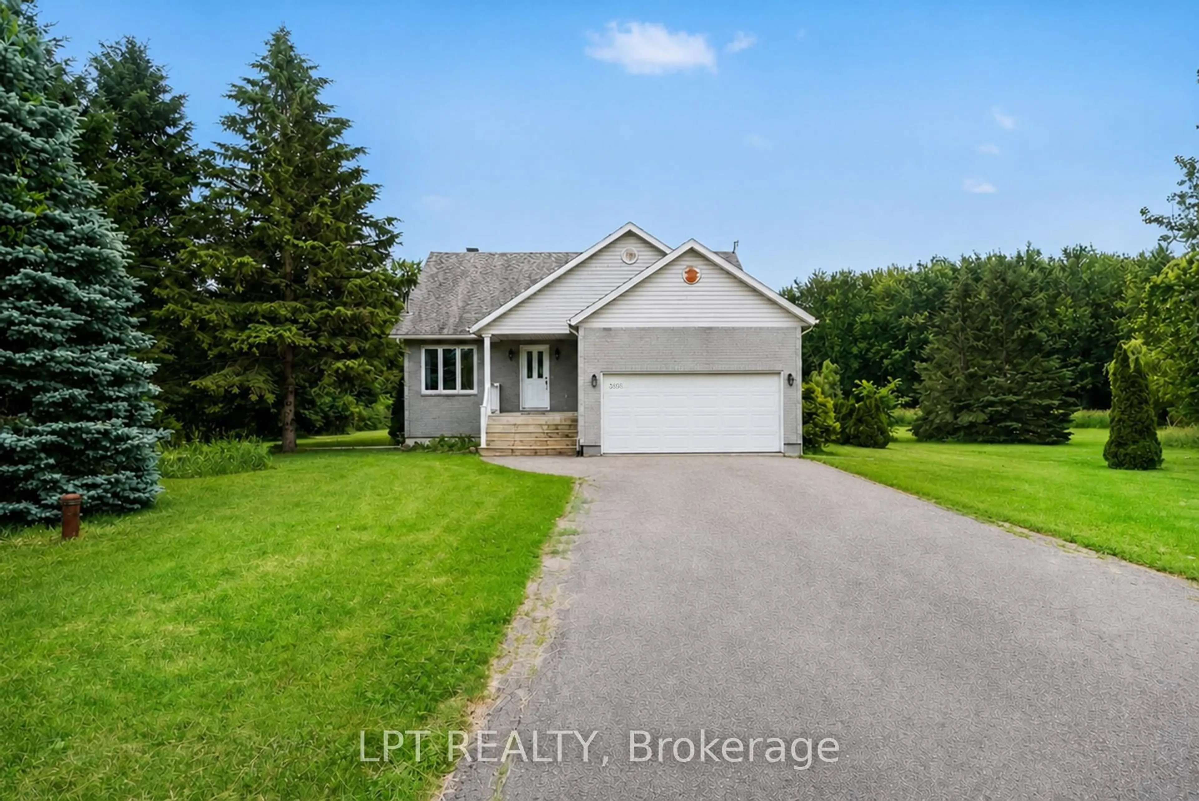 A pic from outside/outdoor area/front of a property/back of a property/a pic from drone, water/lake/river/ocean view for 3898 Etienne Rd, Sarsfield Ontario K0A 3E0