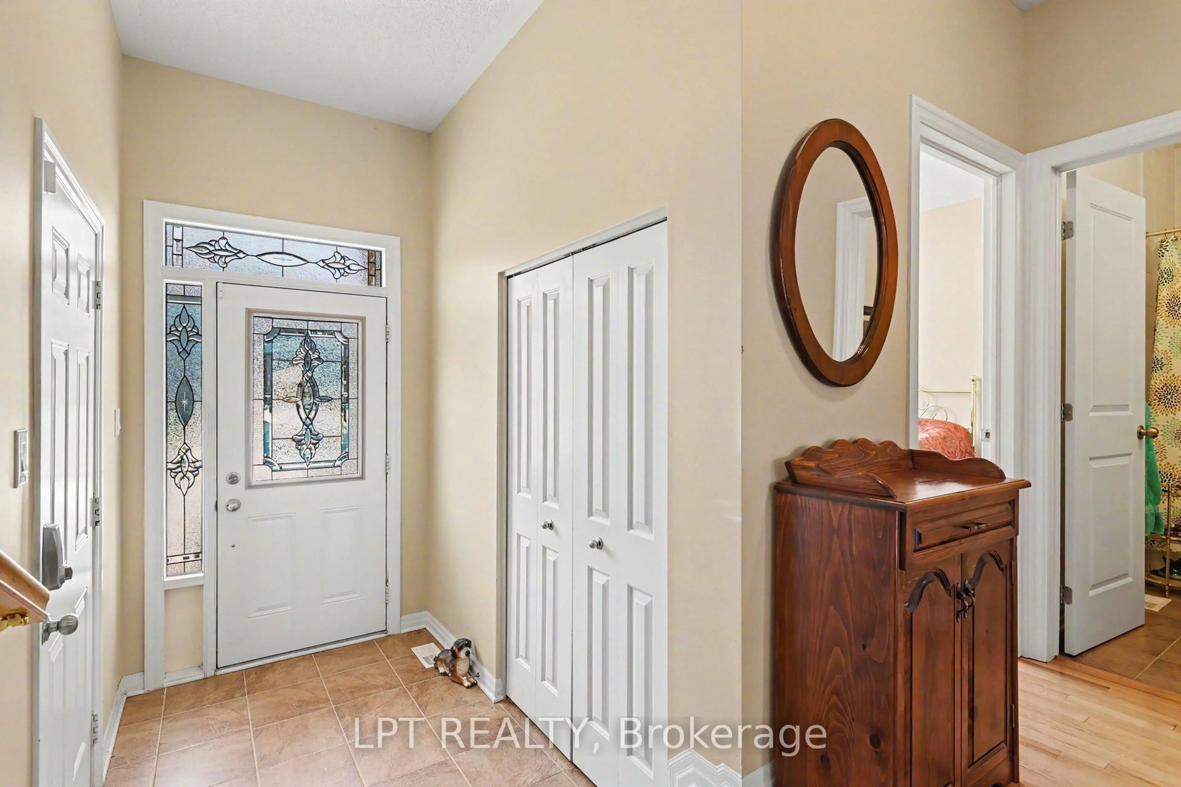 Indoor entryway for 392 Bamburgh Way, Ottawa Ontario K2J 6A6