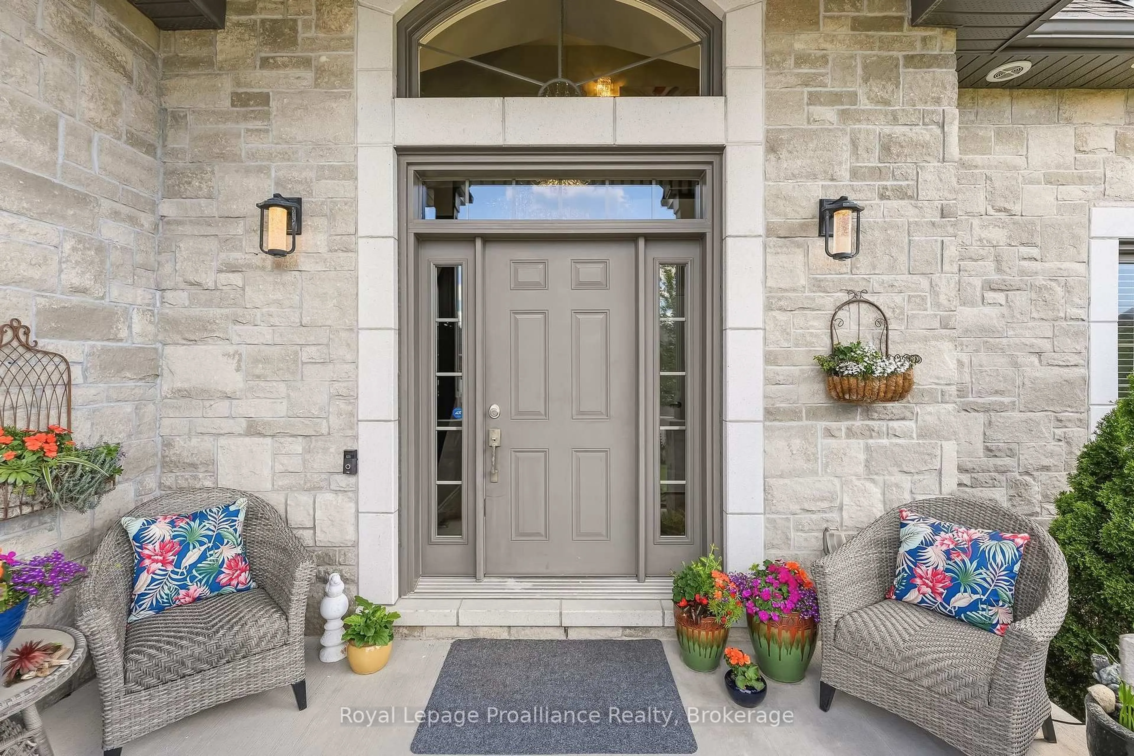 Indoor entryway for 1240 Alder Rd, Cobourg Ontario K9A 5W5