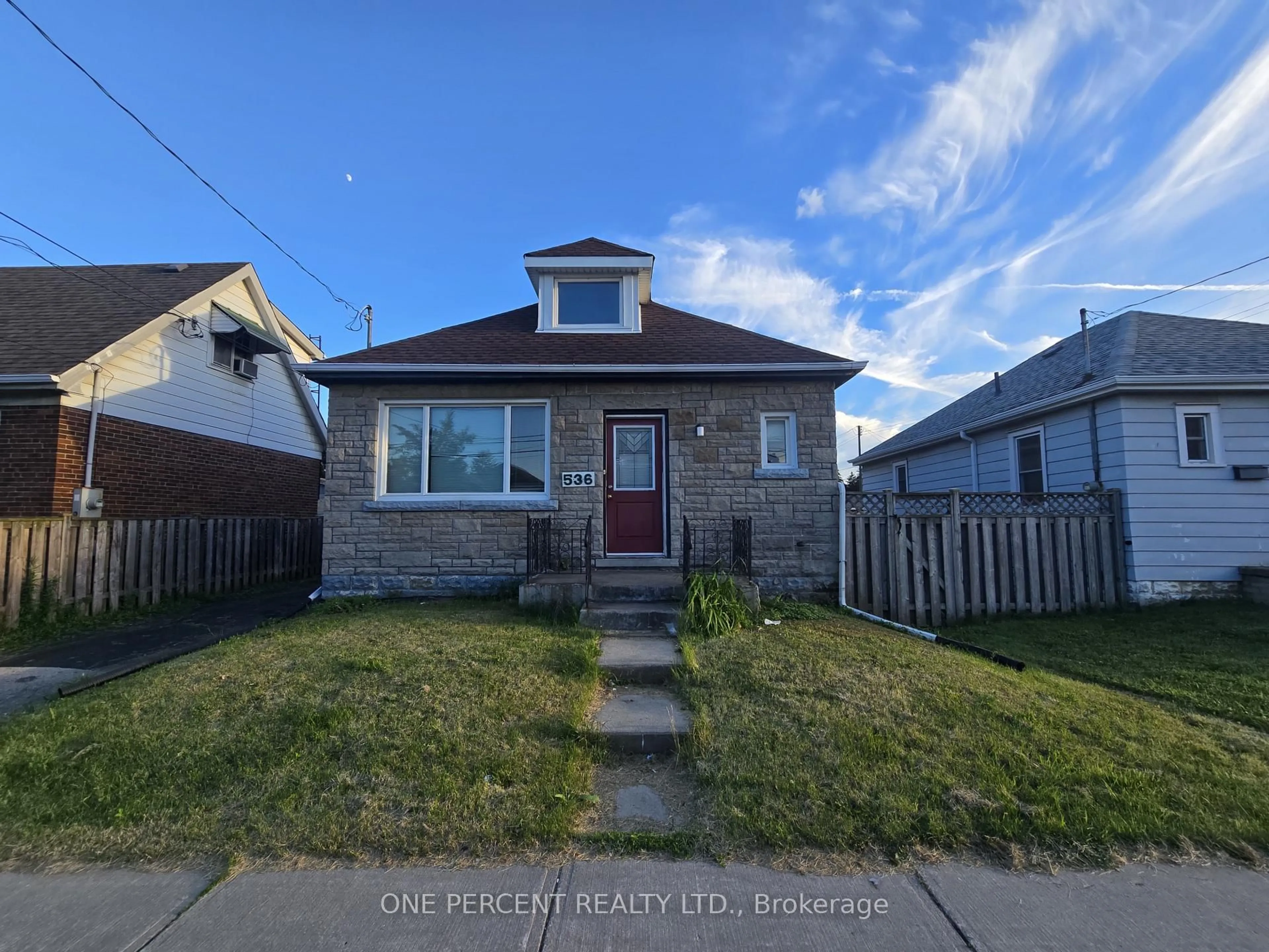 A pic from outside/outdoor area/front of a property/back of a property/a pic from drone, street for 536 Queensdale Ave, Hamilton Ontario L8V 1L2
