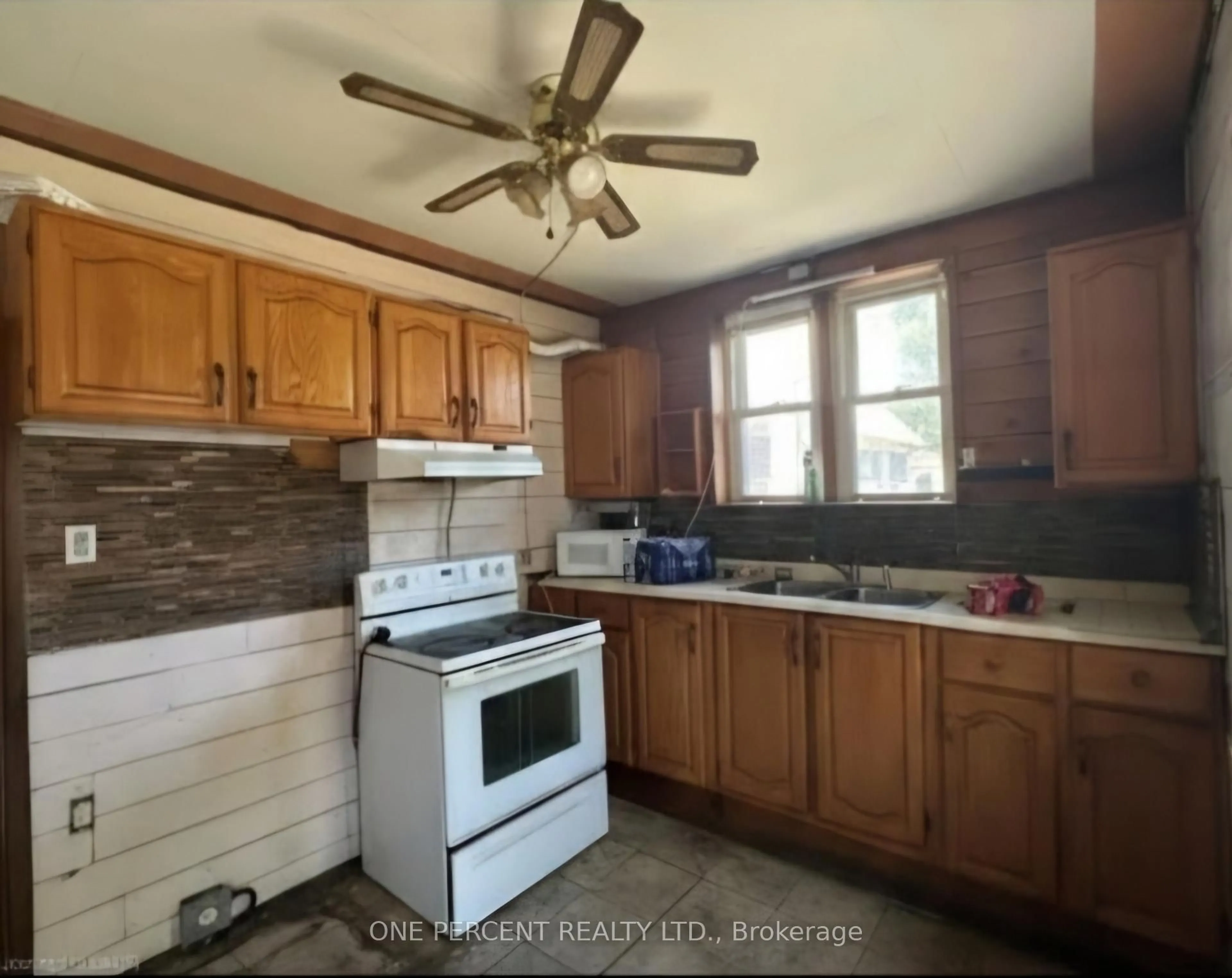 Standard kitchen, unknown for 536 Queensdale Ave, Hamilton Ontario L8V 1L2