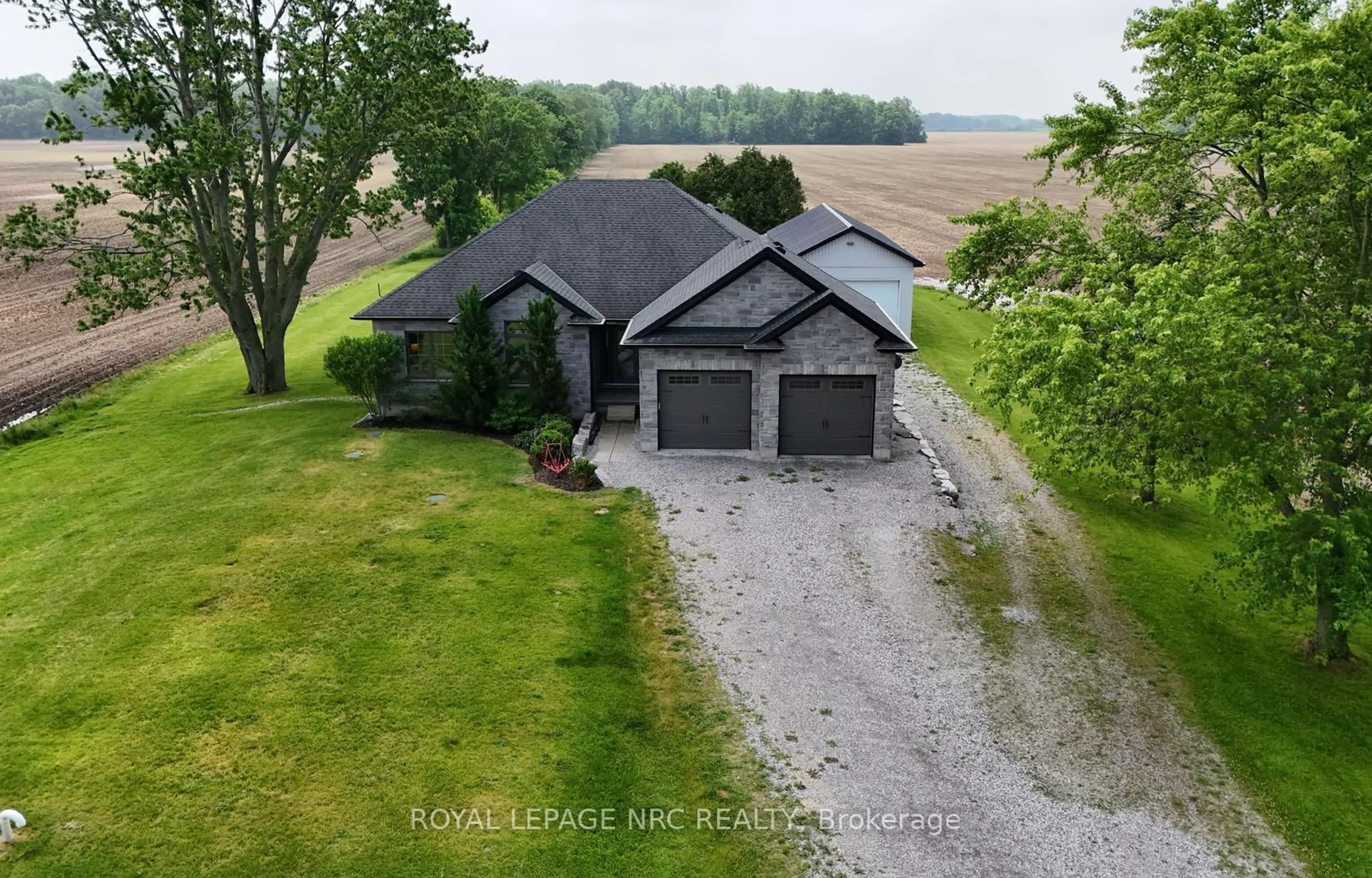 A pic from outside/outdoor area/front of a property/back of a property/a pic from drone, water/lake/river/ocean view for 1750 Concession 8 Townsend, Norfolk Ontario N0E 1Y0