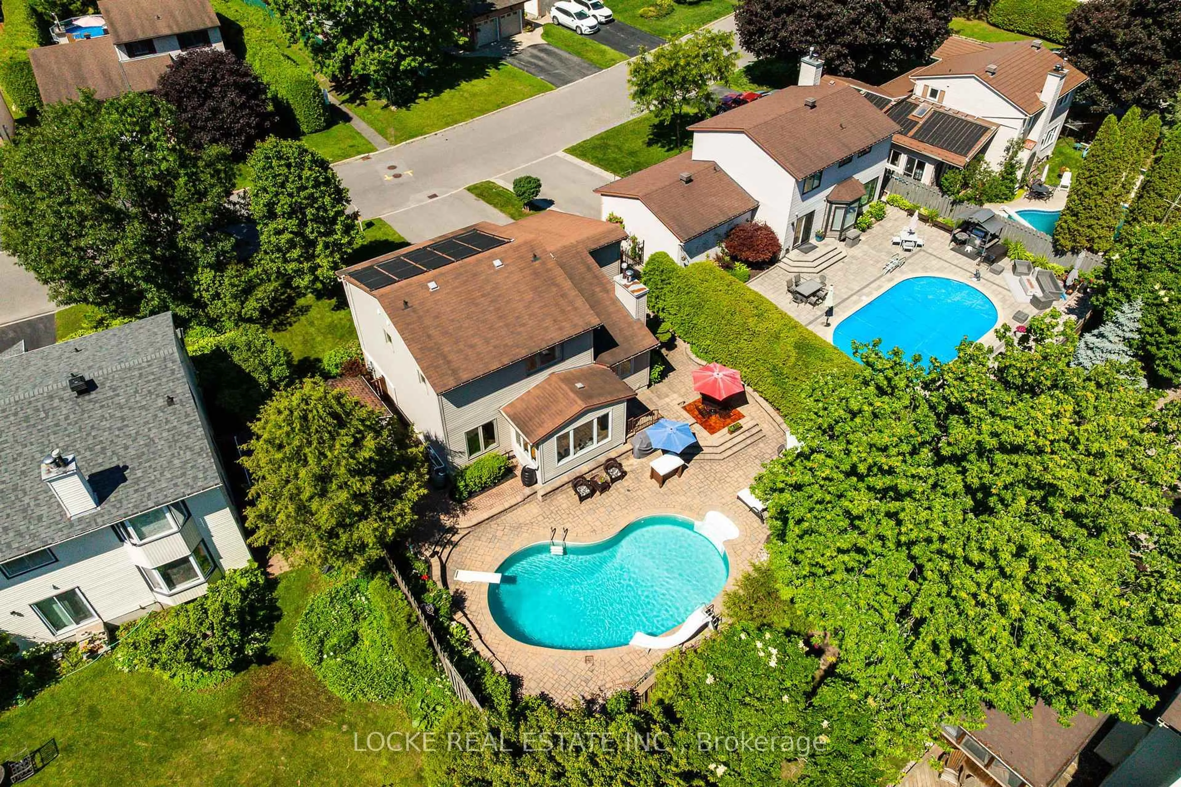 A pic from outside/outdoor area/front of a property/back of a property/a pic from drone, street for 1821 Woodhaven Hts, Orleans Ontario K1E 2W3