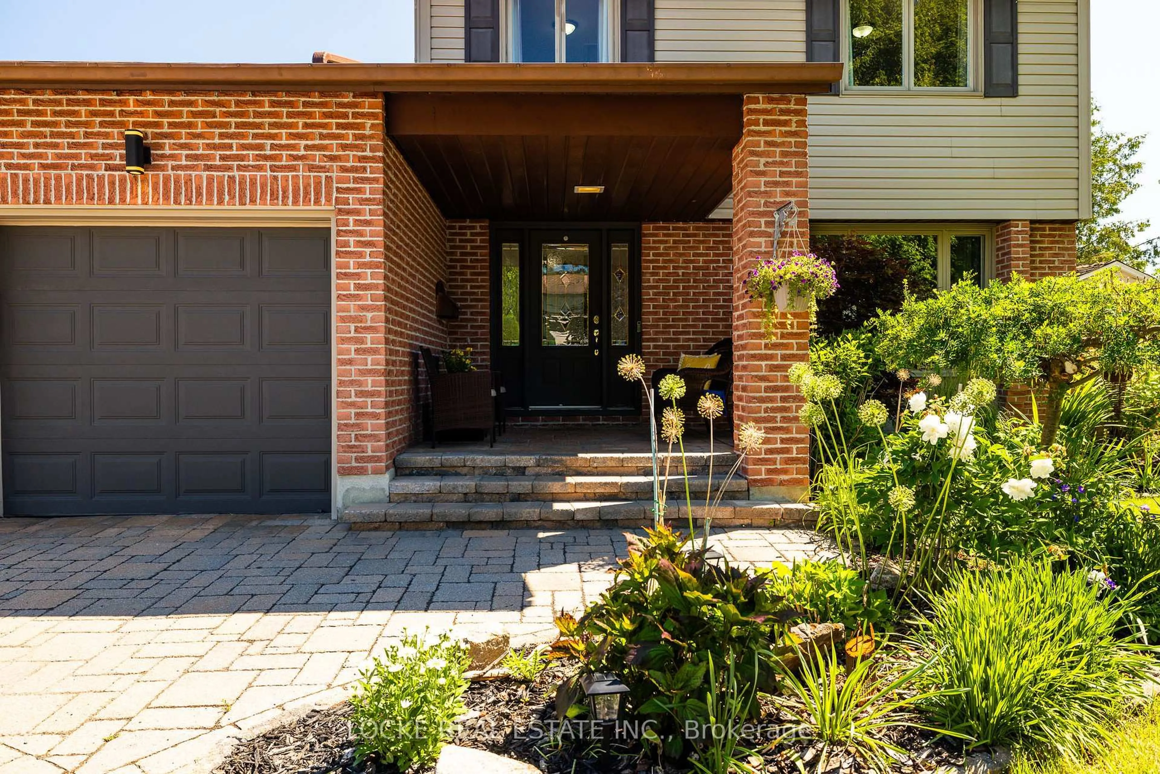Home with brick exterior material, street for 1821 Woodhaven Hts, Orleans Ontario K1E 2W3