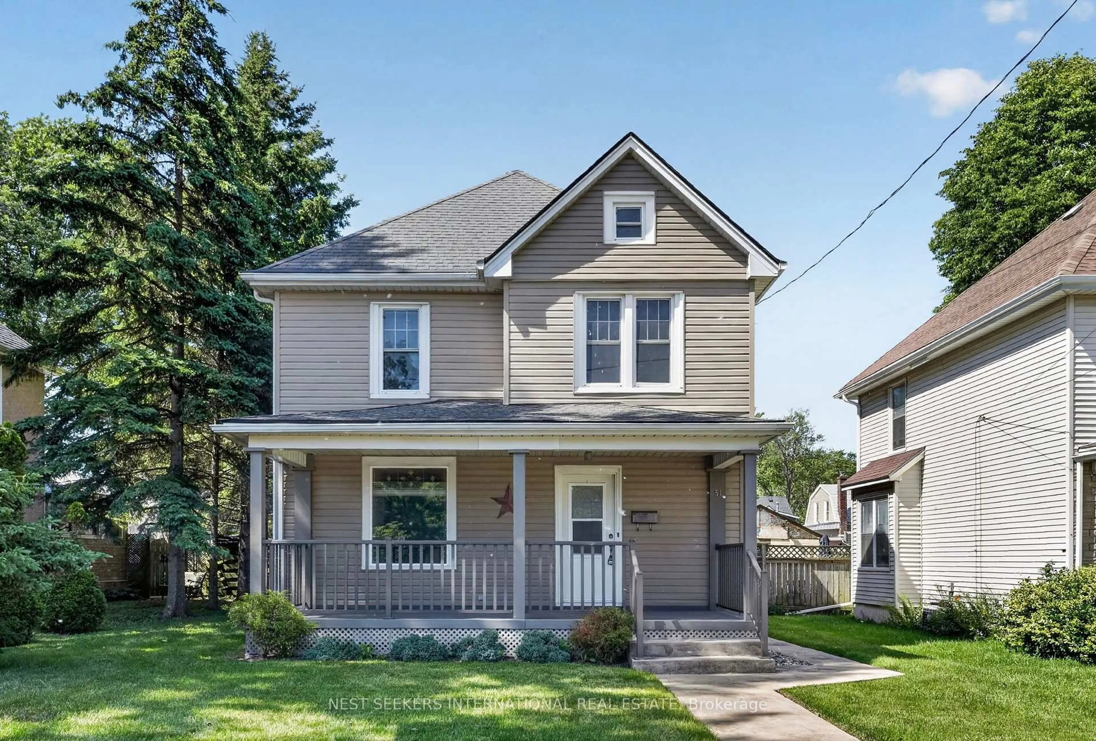 Home with vinyl exterior material, street for 51 Union St, Port Colborne Ontario L3K 3P5