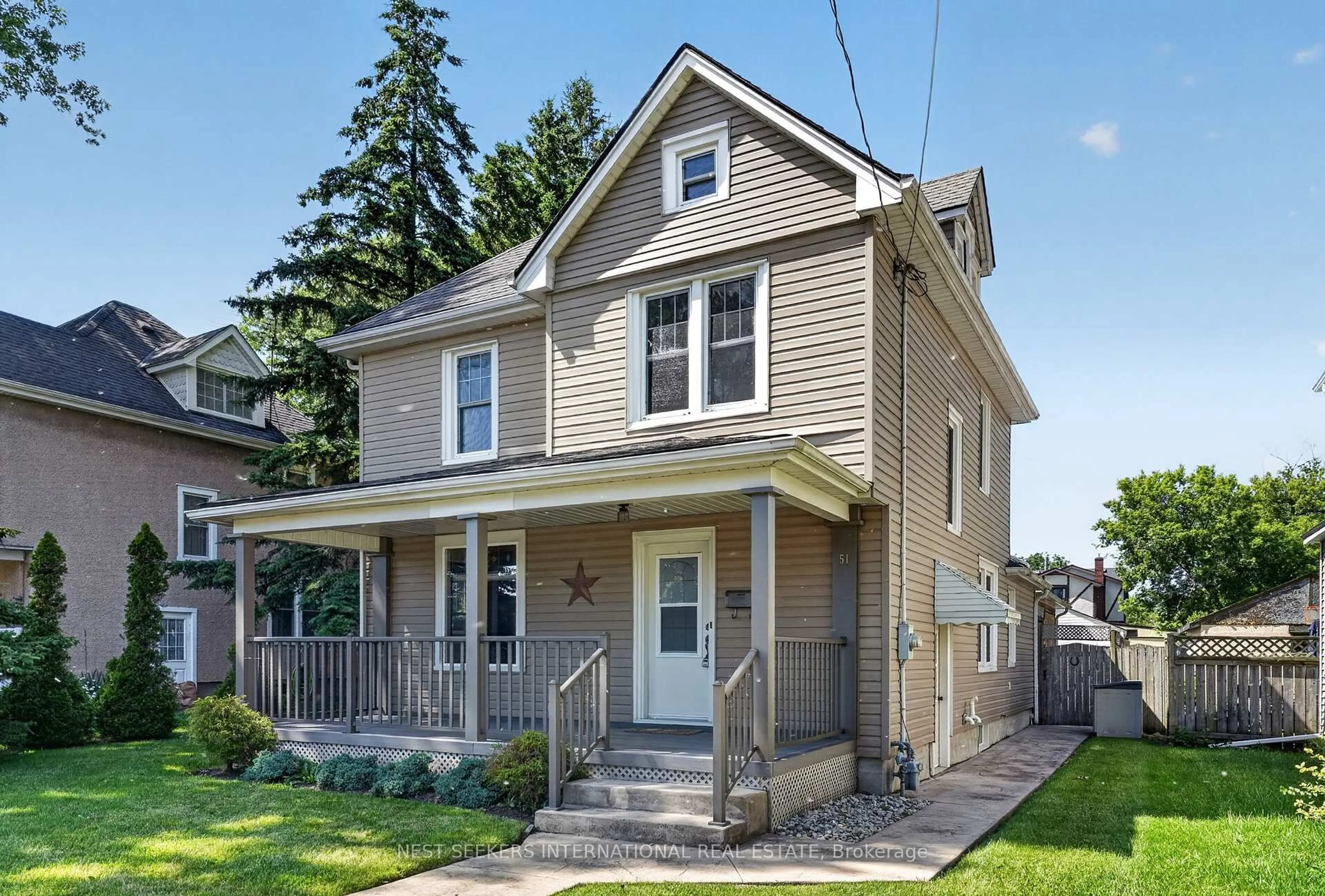 Home with vinyl exterior material, street for 51 Union St, Port Colborne Ontario L3K 3P5