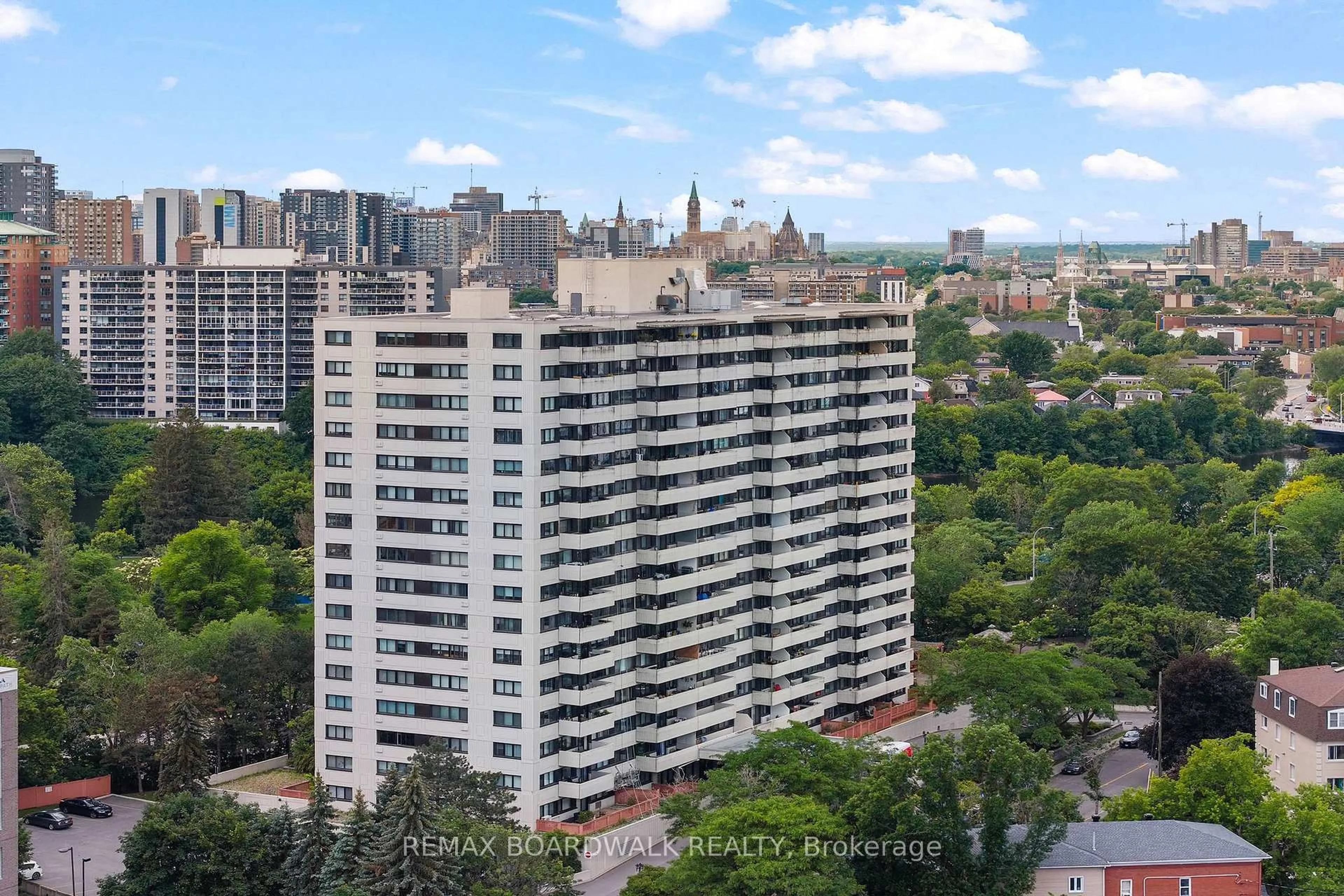 A pic from outside/outdoor area/front of a property/back of a property/a pic from drone, city buildings view from balcony for 40 Landry St #812, Ottawa Ontario K1L 8K4