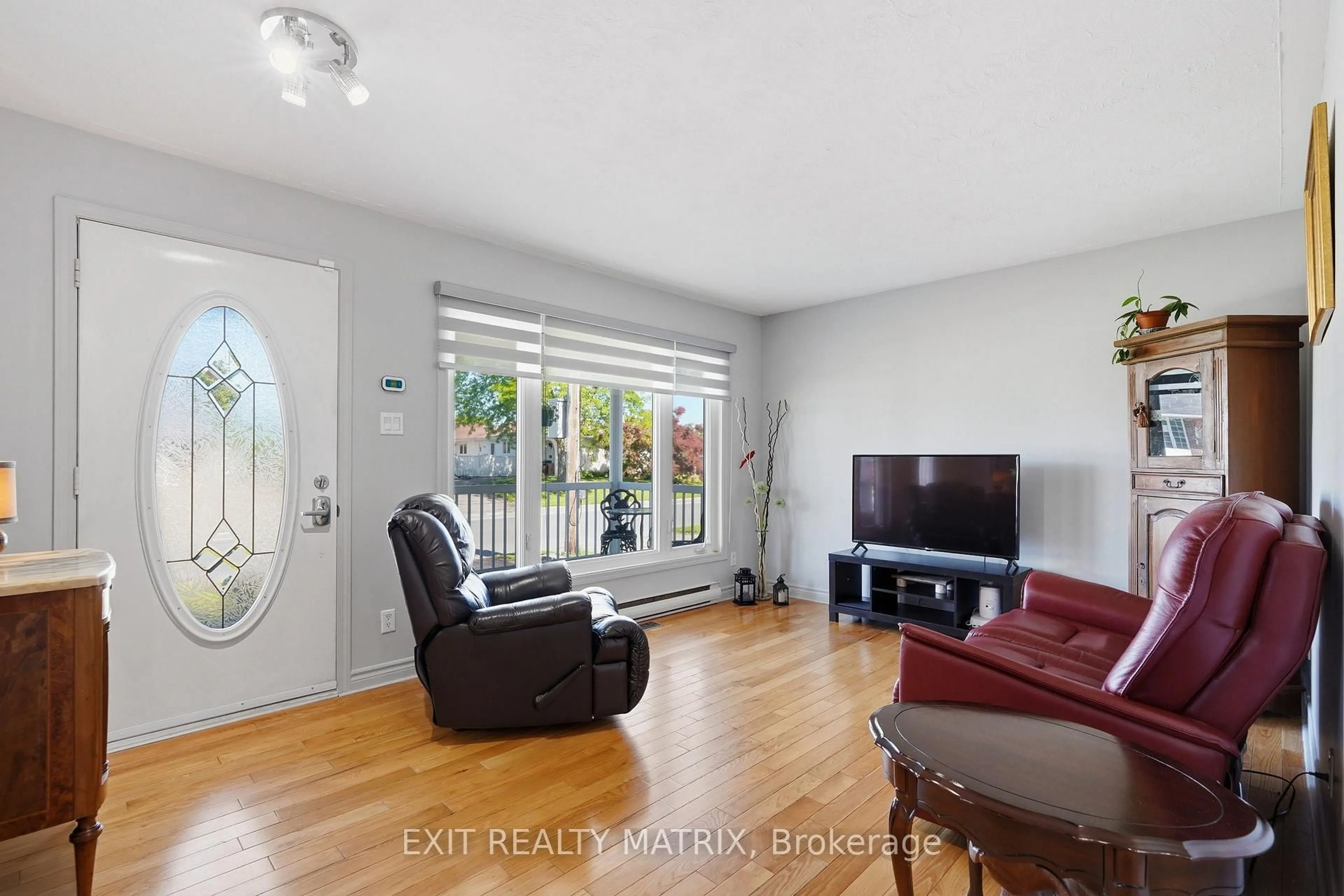 Living room with furniture, unknown for 775 Edmond St, Hawkesbury Ontario K6A 2Y6