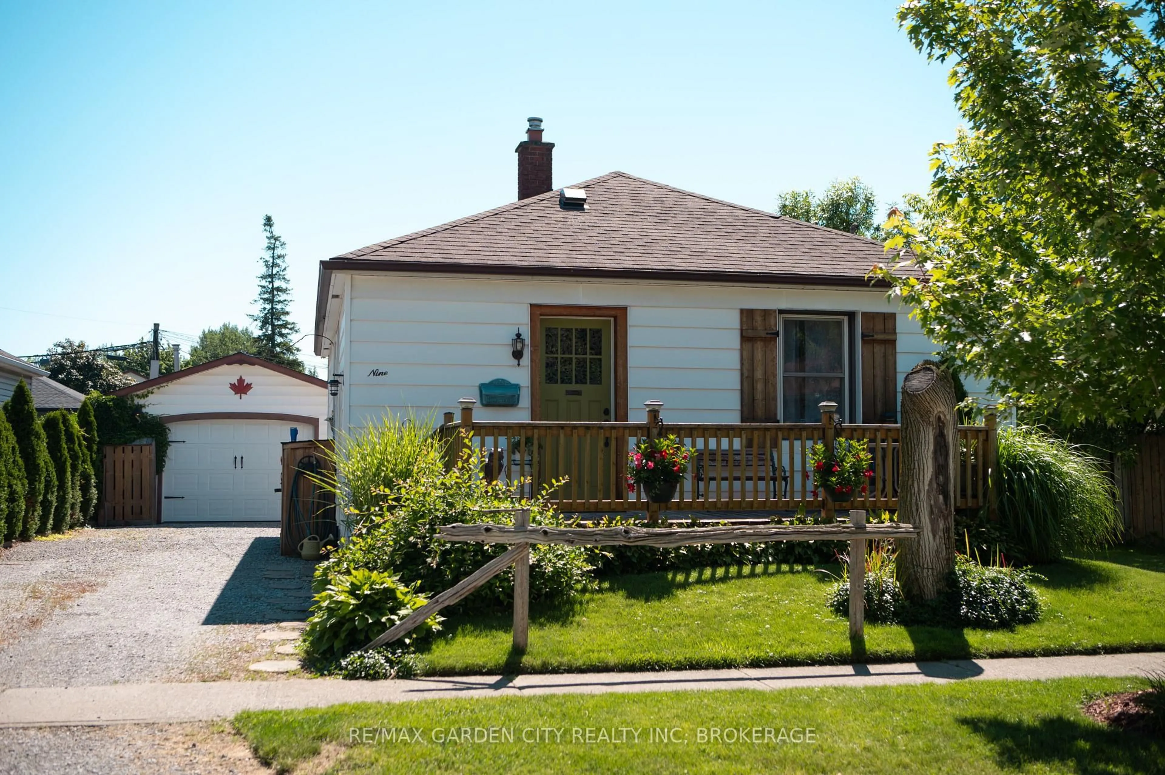 Unknown for 9 Blain Pl, St. Catharines Ontario L2P 2R6