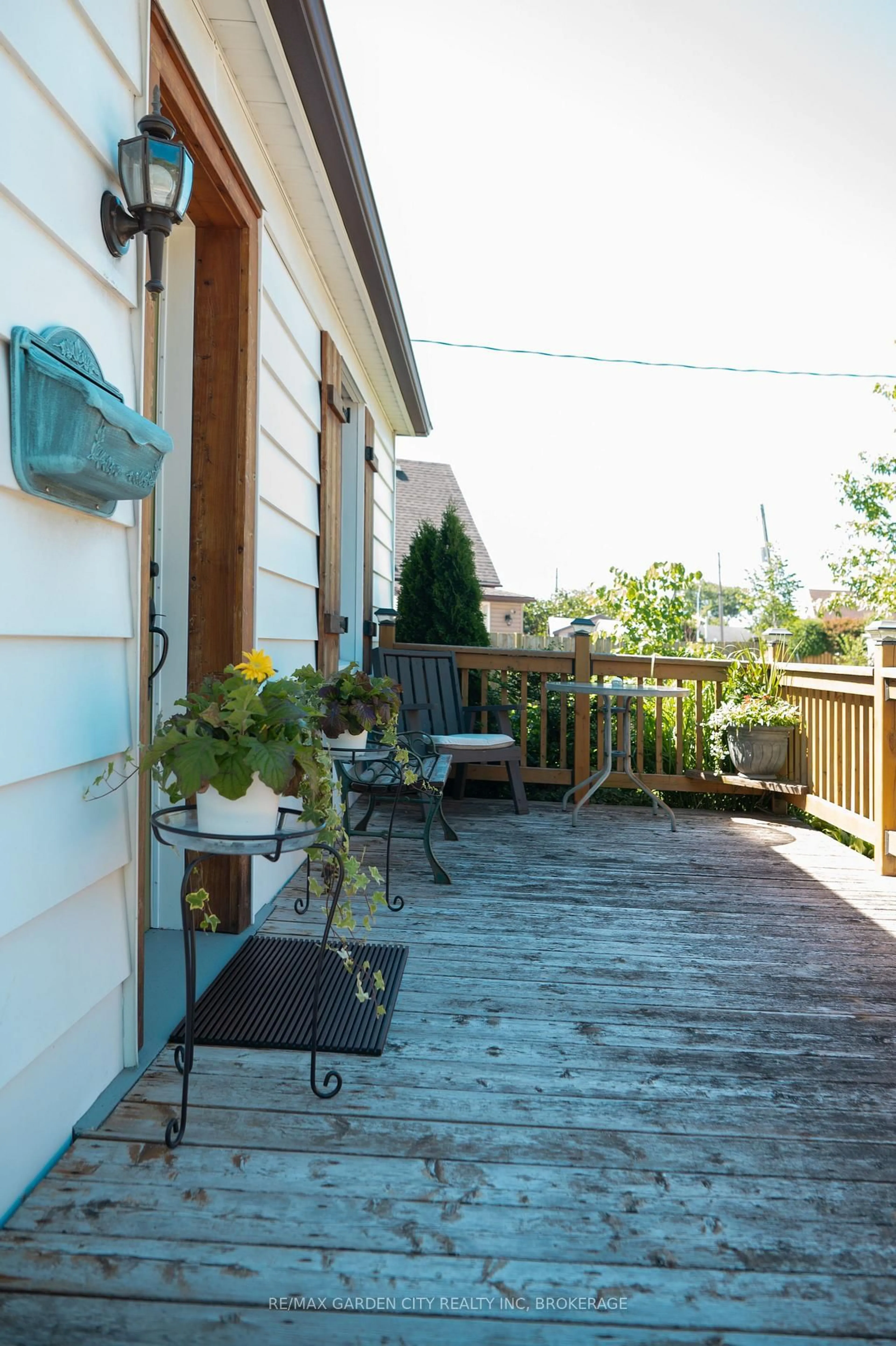 Patio, street for 9 Blain Pl, St. Catharines Ontario L2P 2R6