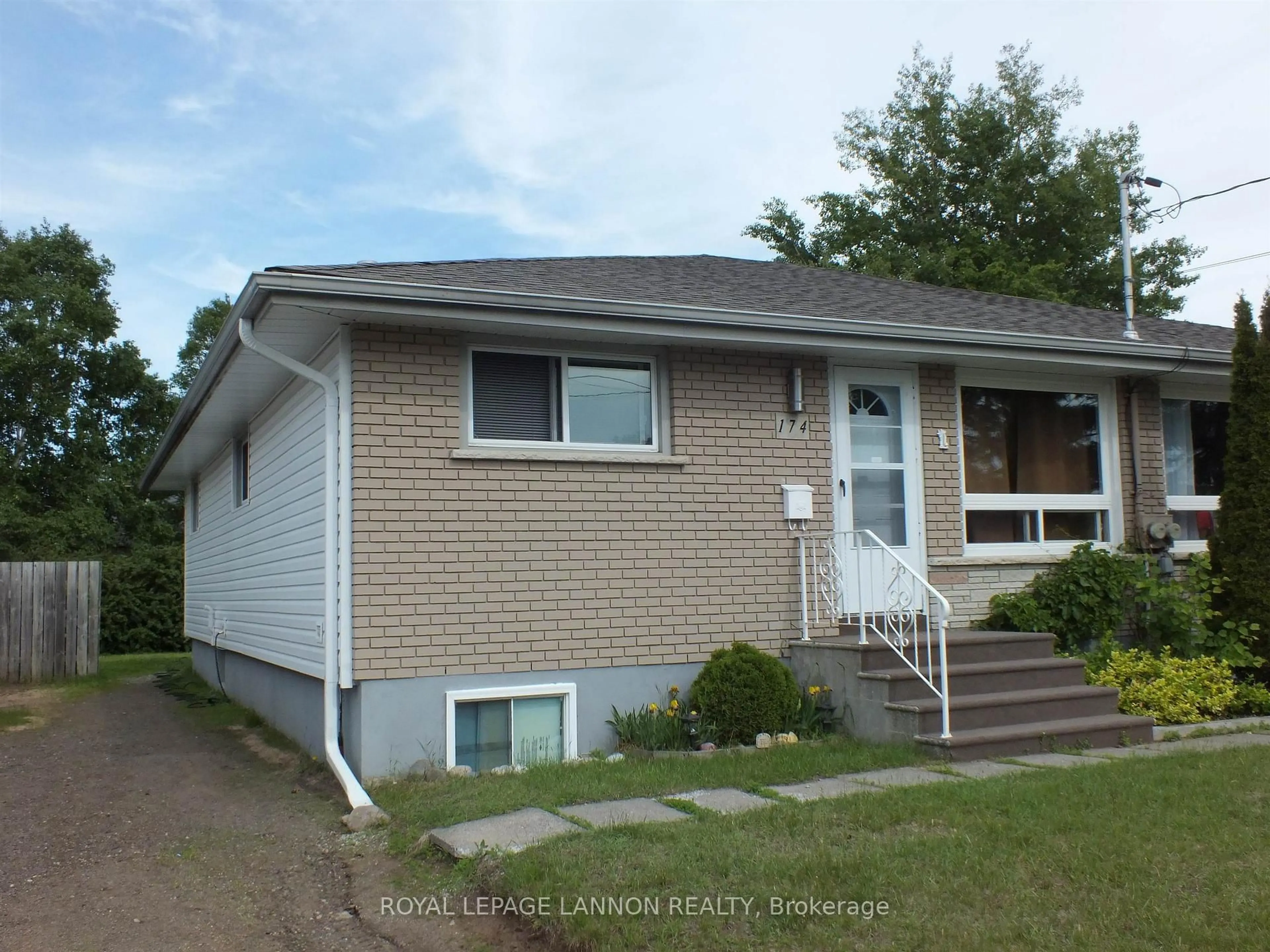 Home with vinyl exterior material, street for 174 Shipley St, Thunder Bay Ontario P7A 3C7