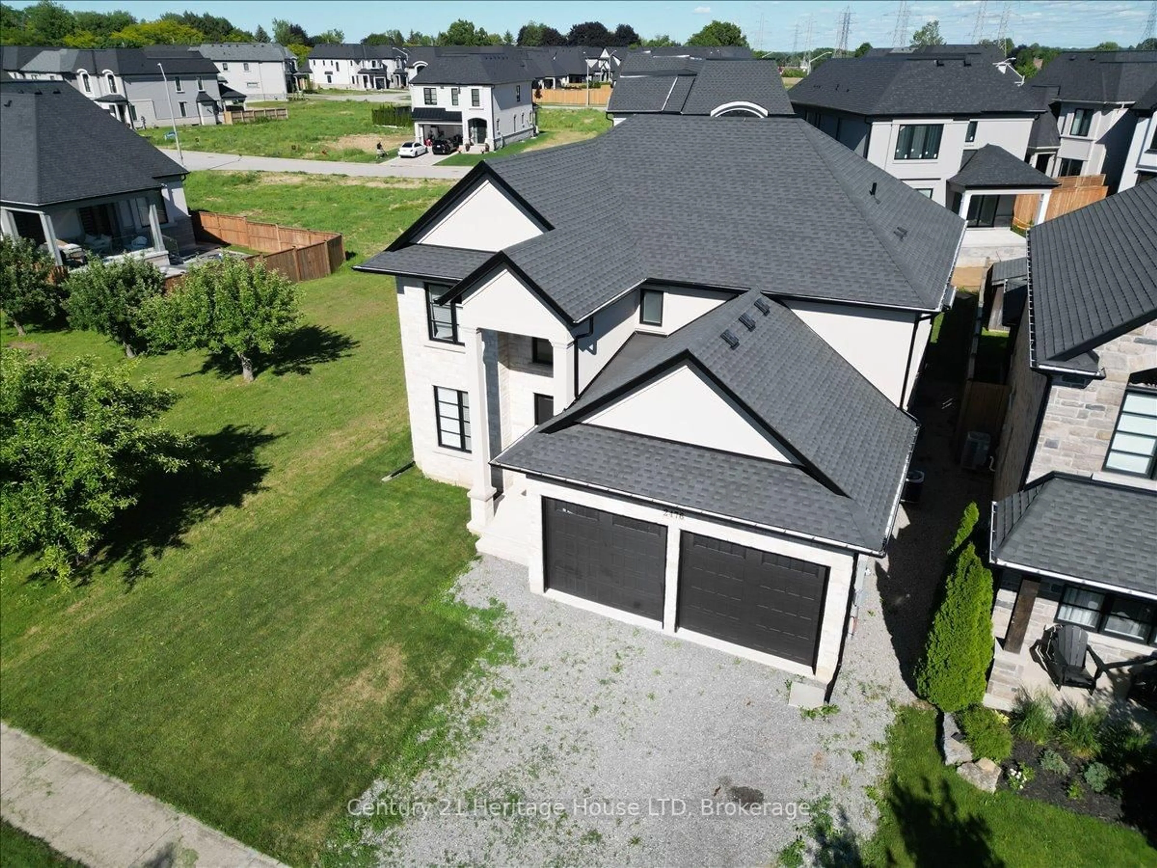 A pic from outside/outdoor area/front of a property/back of a property/a pic from drone, street for 2476 COLANGELO Dr, Niagara Falls Ontario L2J 0A1