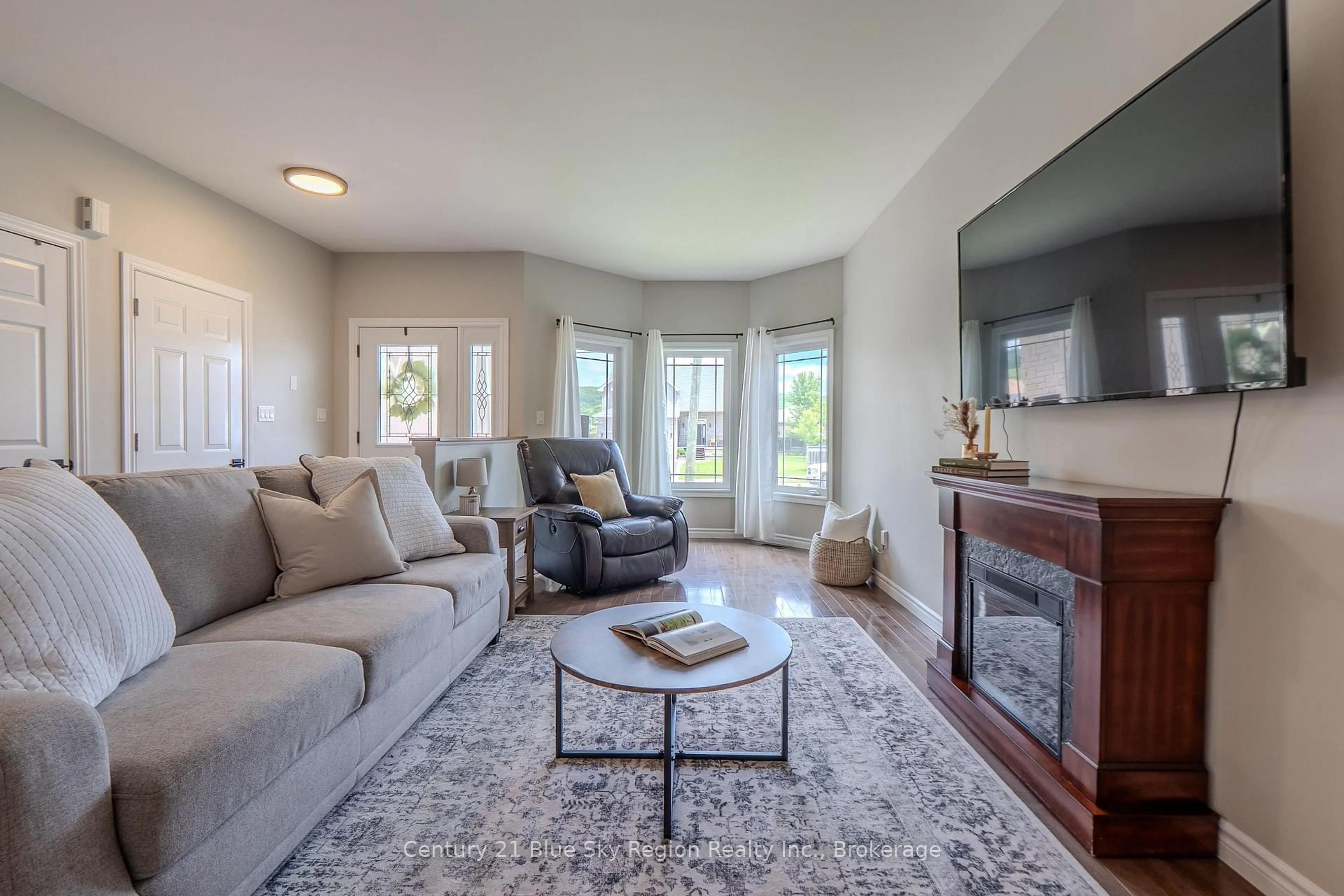 Living room with furniture, unknown for 2438 Connaught Ave, North Bay Ontario P1B 0C4