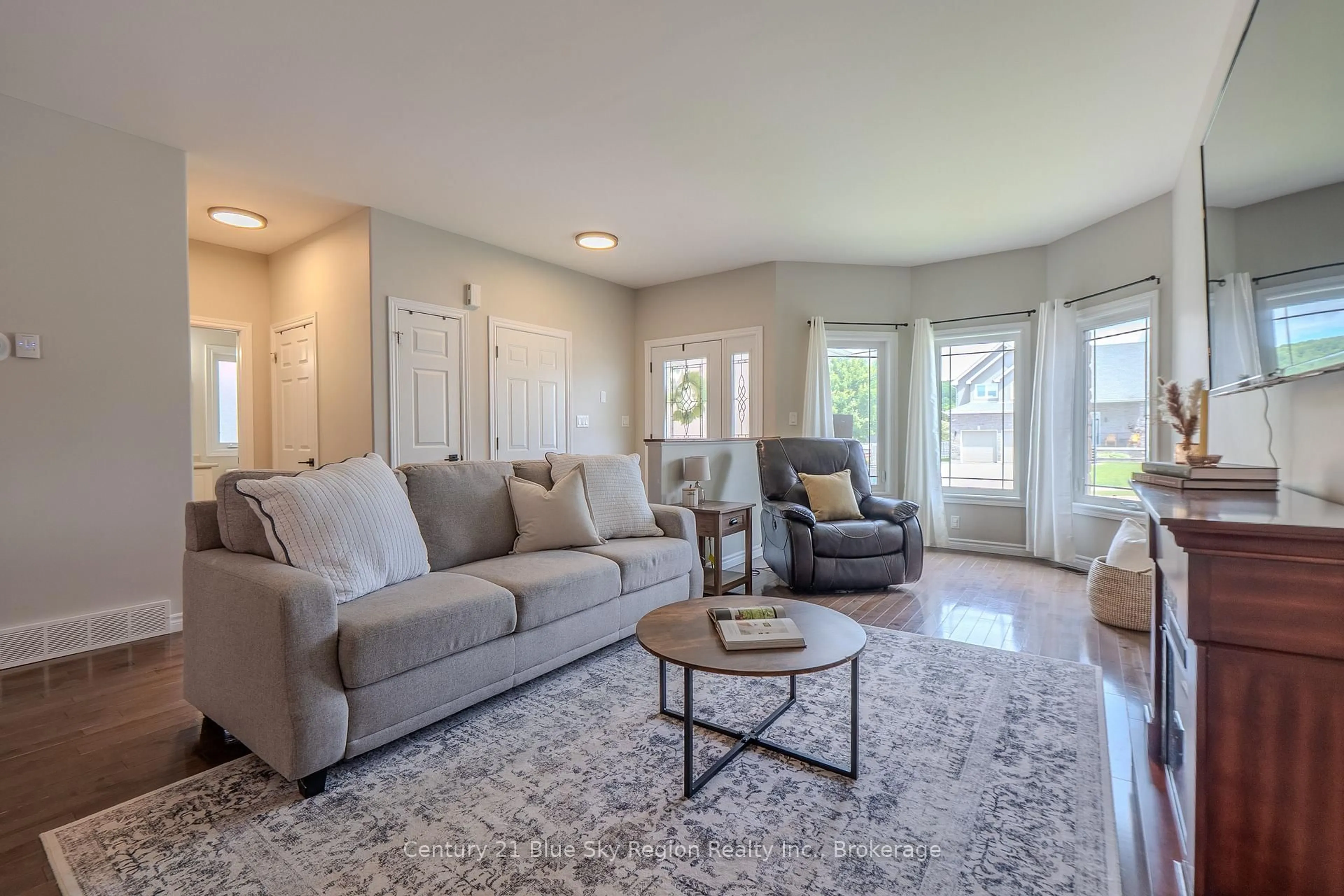 Living room with furniture, unknown for 2438 Connaught Ave, North Bay Ontario P1B 0C4