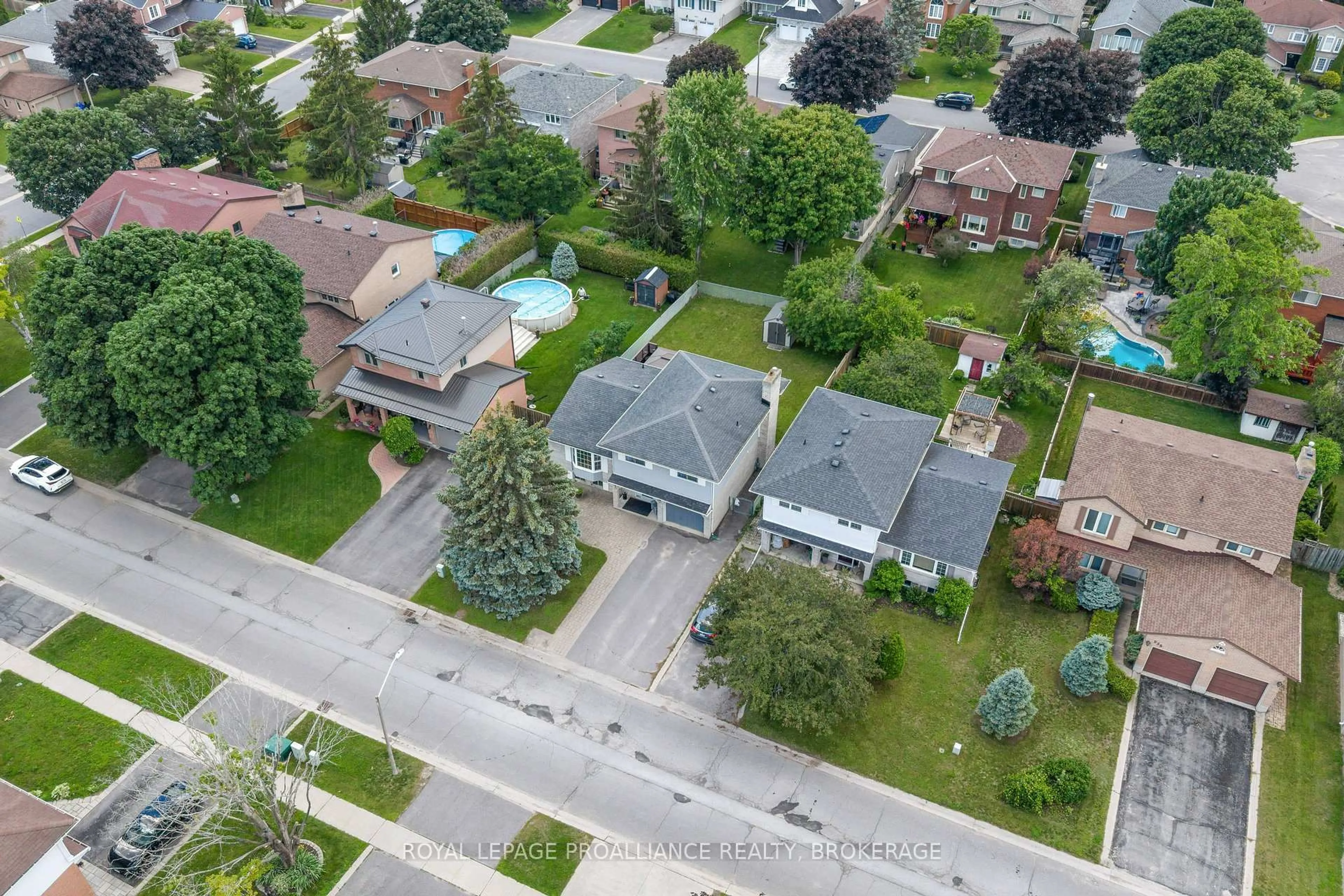 A pic from outside/outdoor area/front of a property/back of a property/a pic from drone, street for 927 Newhall Dr, Kingston Ontario K7P 2C5